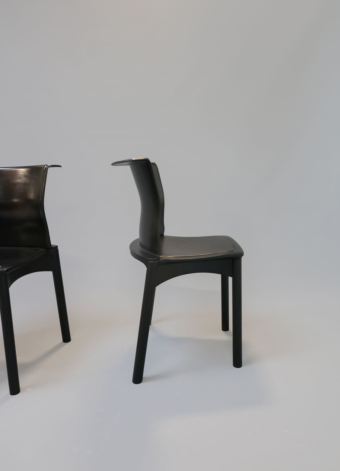 Francesco Binfaré voor Cassina eetkamerstoelen photo vinterior