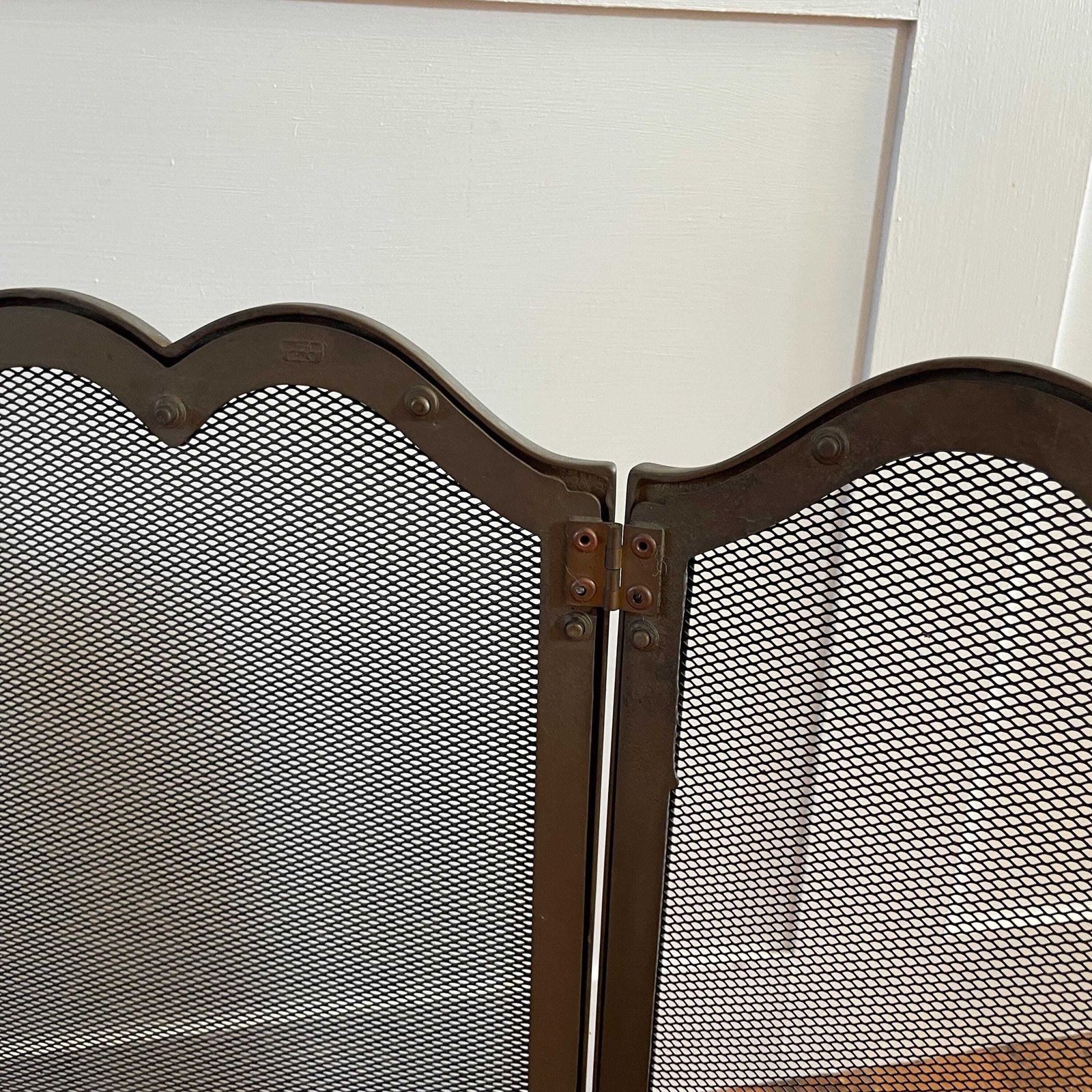 photo vinterior Antique Fireguard Fireplace Screen Gold Brass Metal Frame Vintage Fire Guard Fold Down Victorian Ornate Freestanding 4 Panels Mesh Rectangle