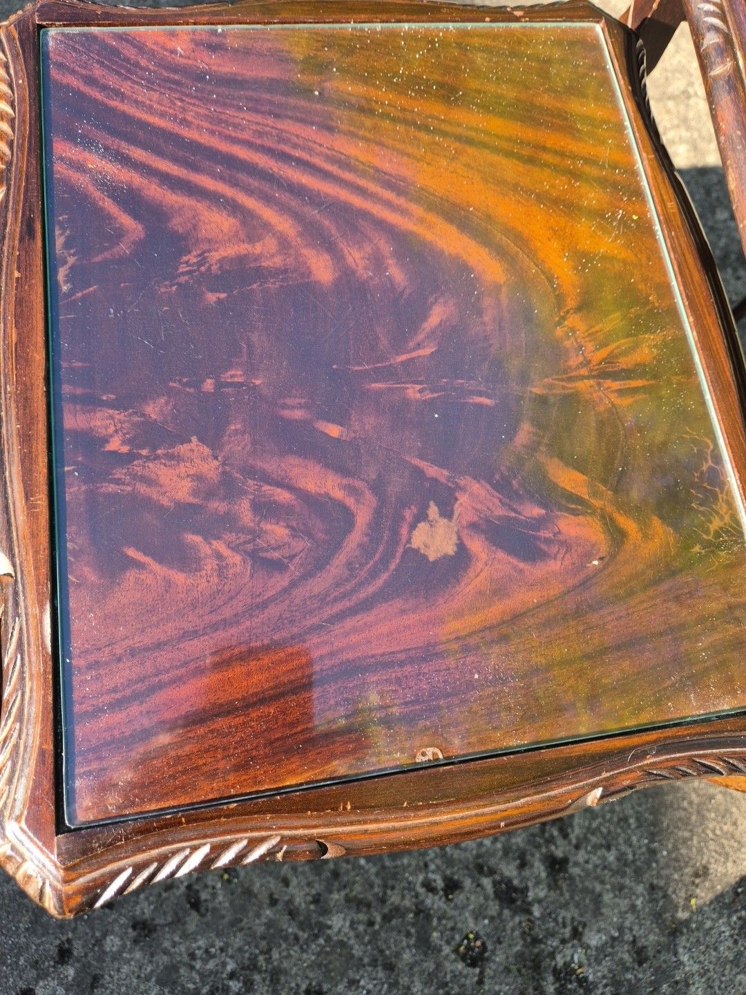 photo vinterior Vintage Nest Of 3 Mahogany Tables With Queen Anne Legs & Glass Tops