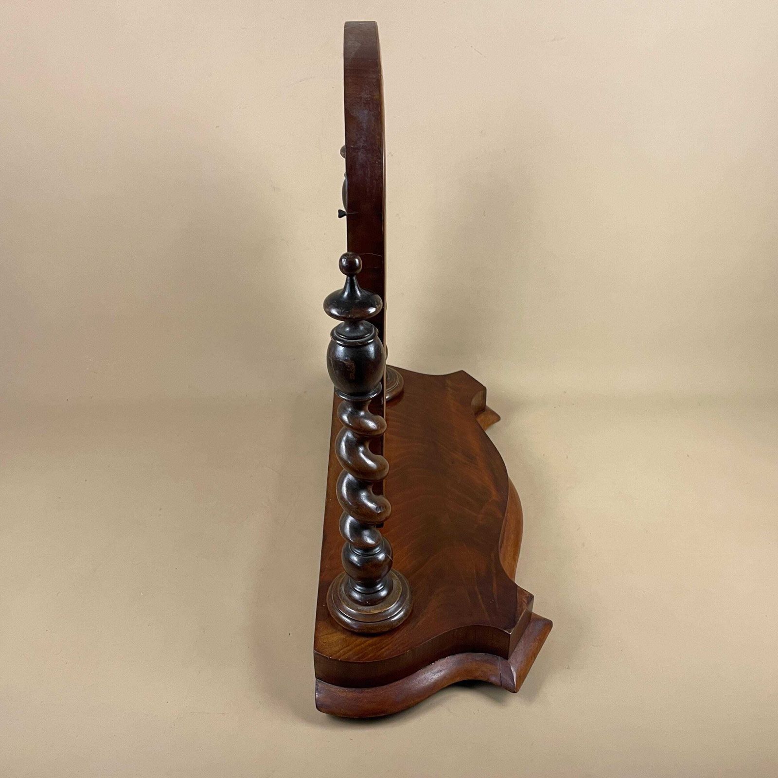photo furniture Antique Vanity Mirror Wood Barley Twist Tabletop Swivel Vintage Dressing Table Mirror Victorian Bedroom Dressing Room Decor