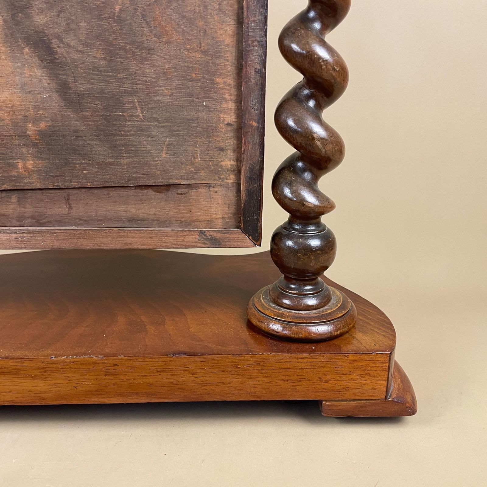 225.0 Antique Vanity Mirror Wood Barley Twist Tabletop Swivel Vintage Dressing Table Mirror Victorian Bedroom Dressing Room Decor photo