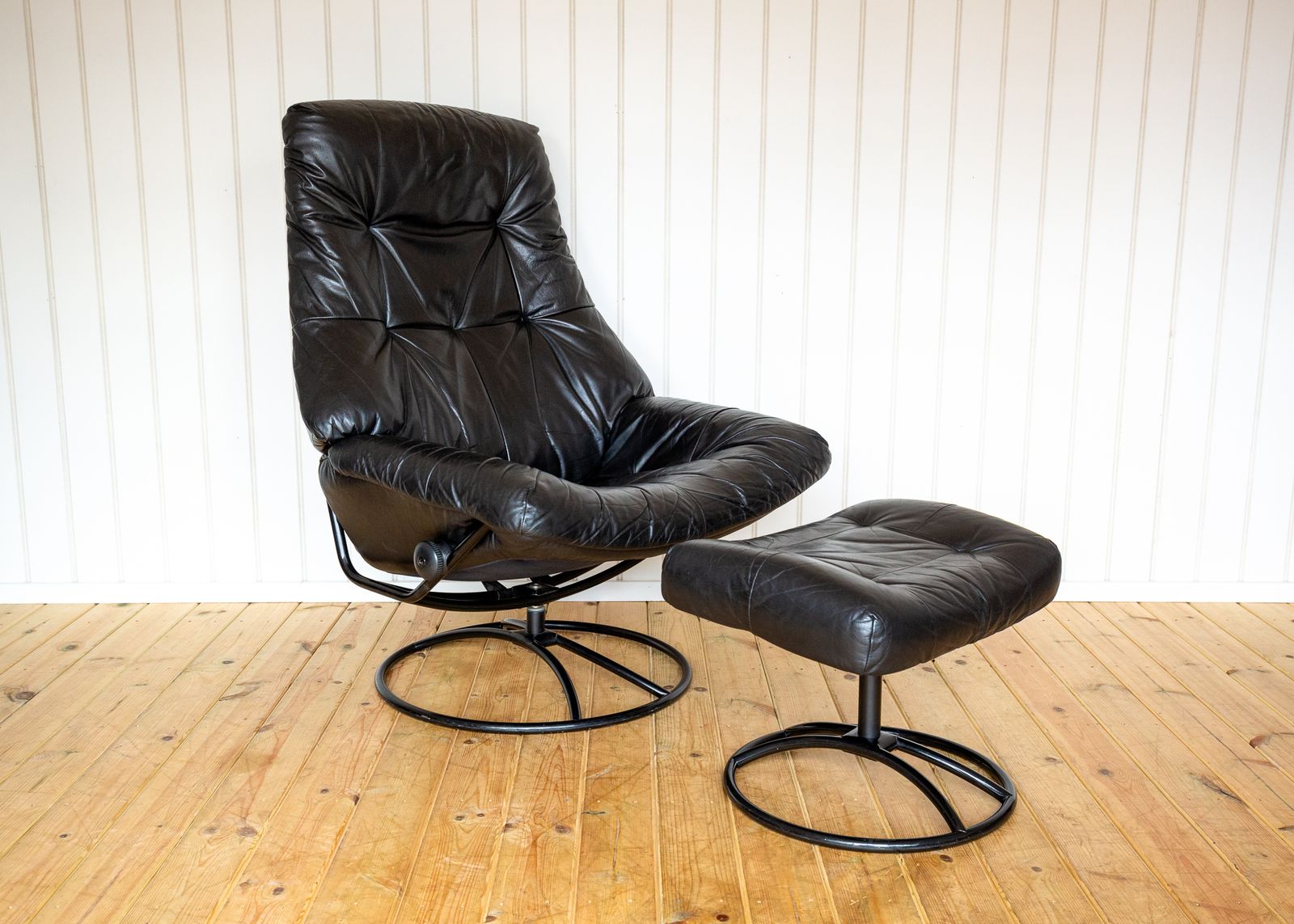 Norwegian Black Leather Lounge Chair & Footstool Set Swivel Reclining Ekornes Stressless 1980s Mid Century Star Wars Darth Vader Ottoma.N Mcm photo furniture