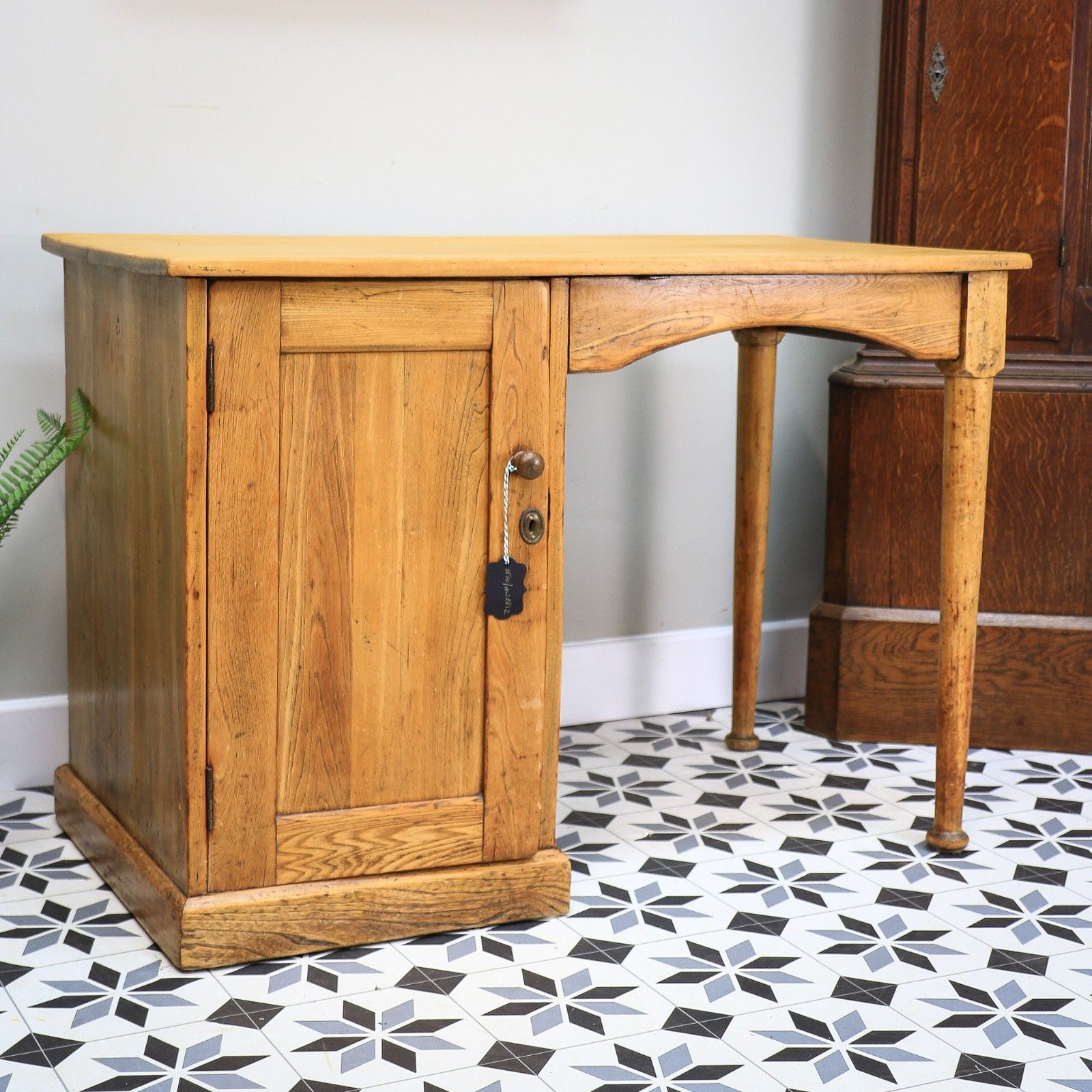 Desk Pine Single Pedestal Desk King George V