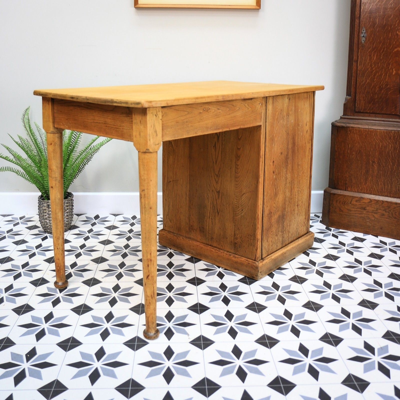 Desk Pine Single Pedestal Desk King George V photo for sale