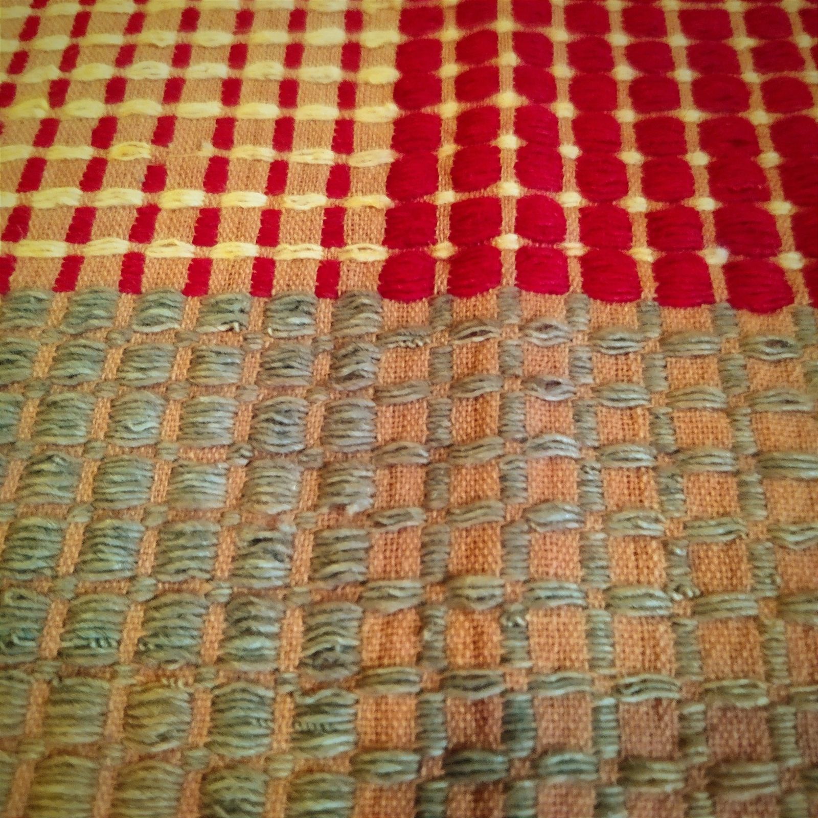 Textile tissé main au métier à tisser, années 1970. photo vintage