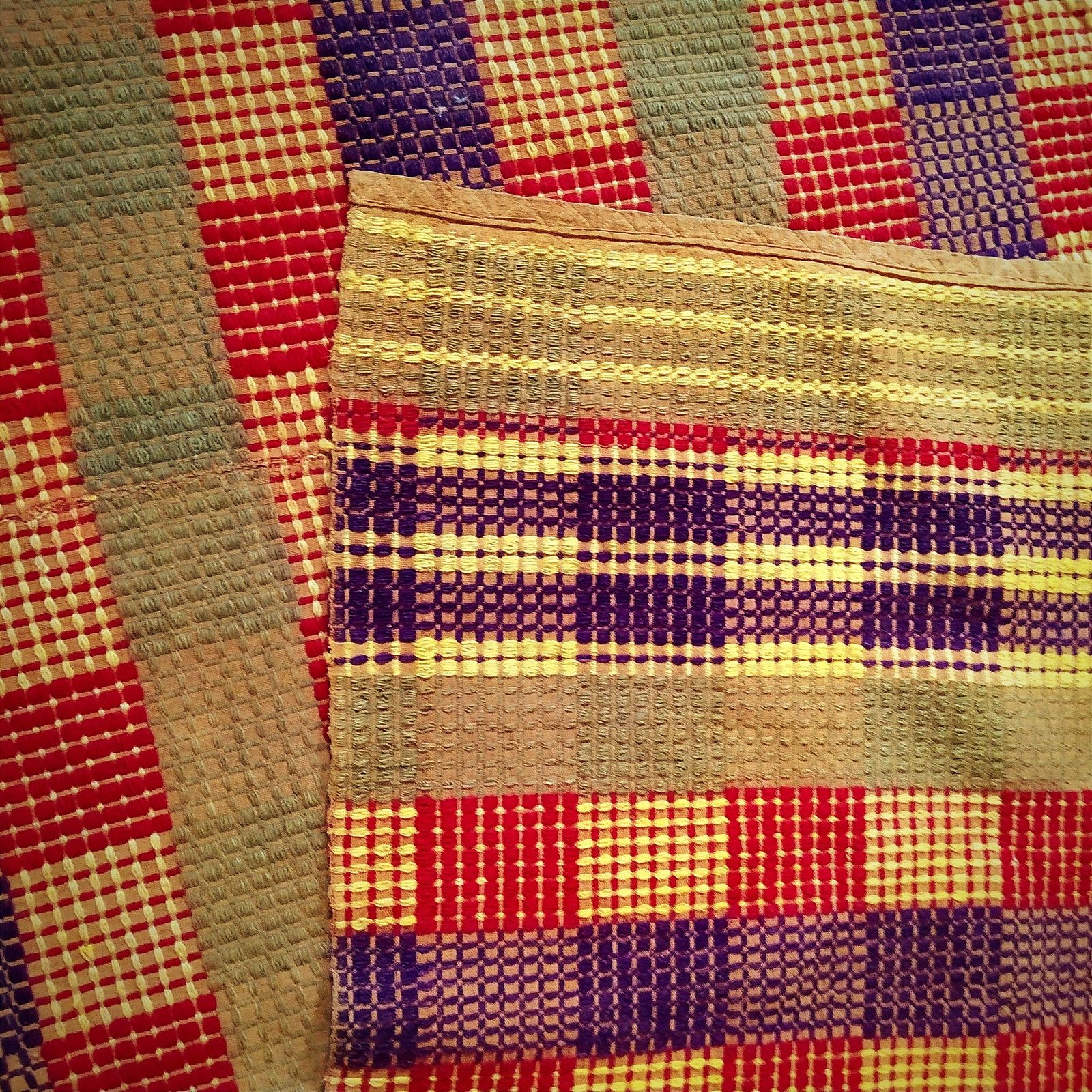 photo buy Textile tissé main au métier à tisser, années 1970.