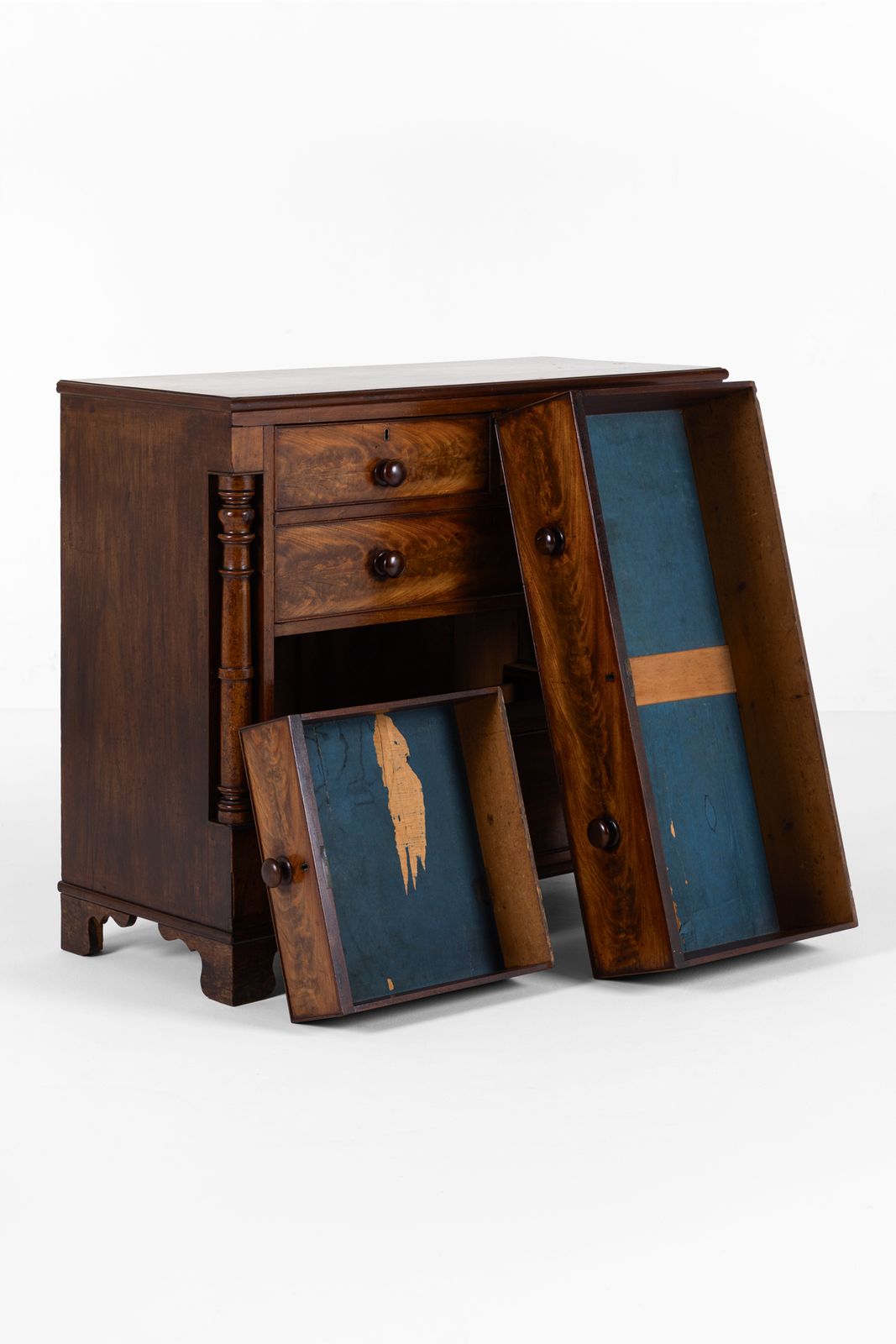Victorian Flamed Mahogany Chest Of Drawers photo Furniture