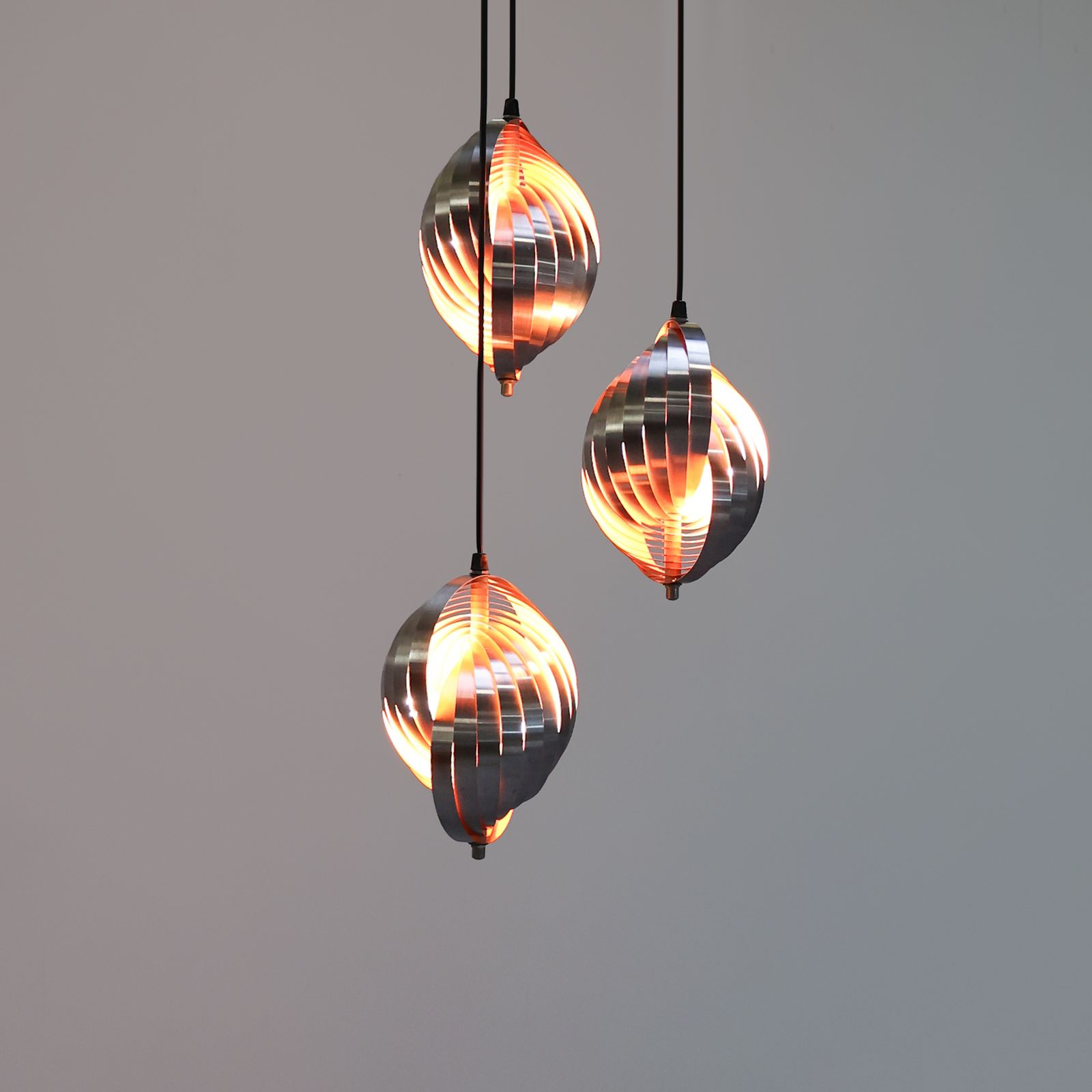 Lampe suspendue Space Age à spirale cinétique, Belgique, années 1980. photo for sale
