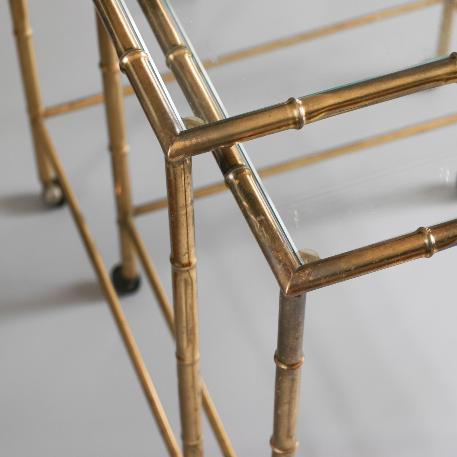 Vintage Bijzettafels Met Faux Bamboe Design photo Meubels