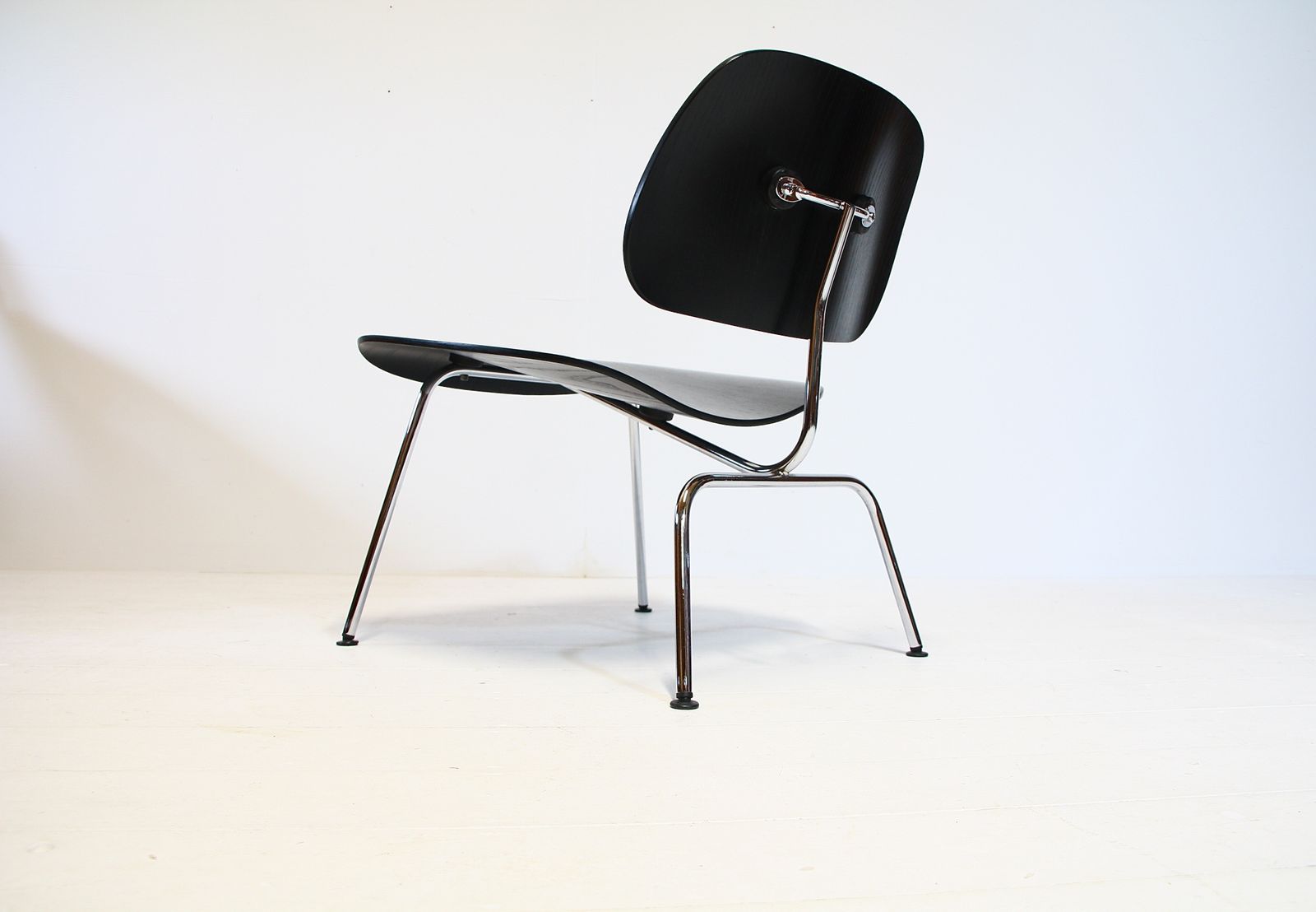 Charles Eames Lcm Lounge Chair In Black Ash & Chrome   Vitra photo 750.0