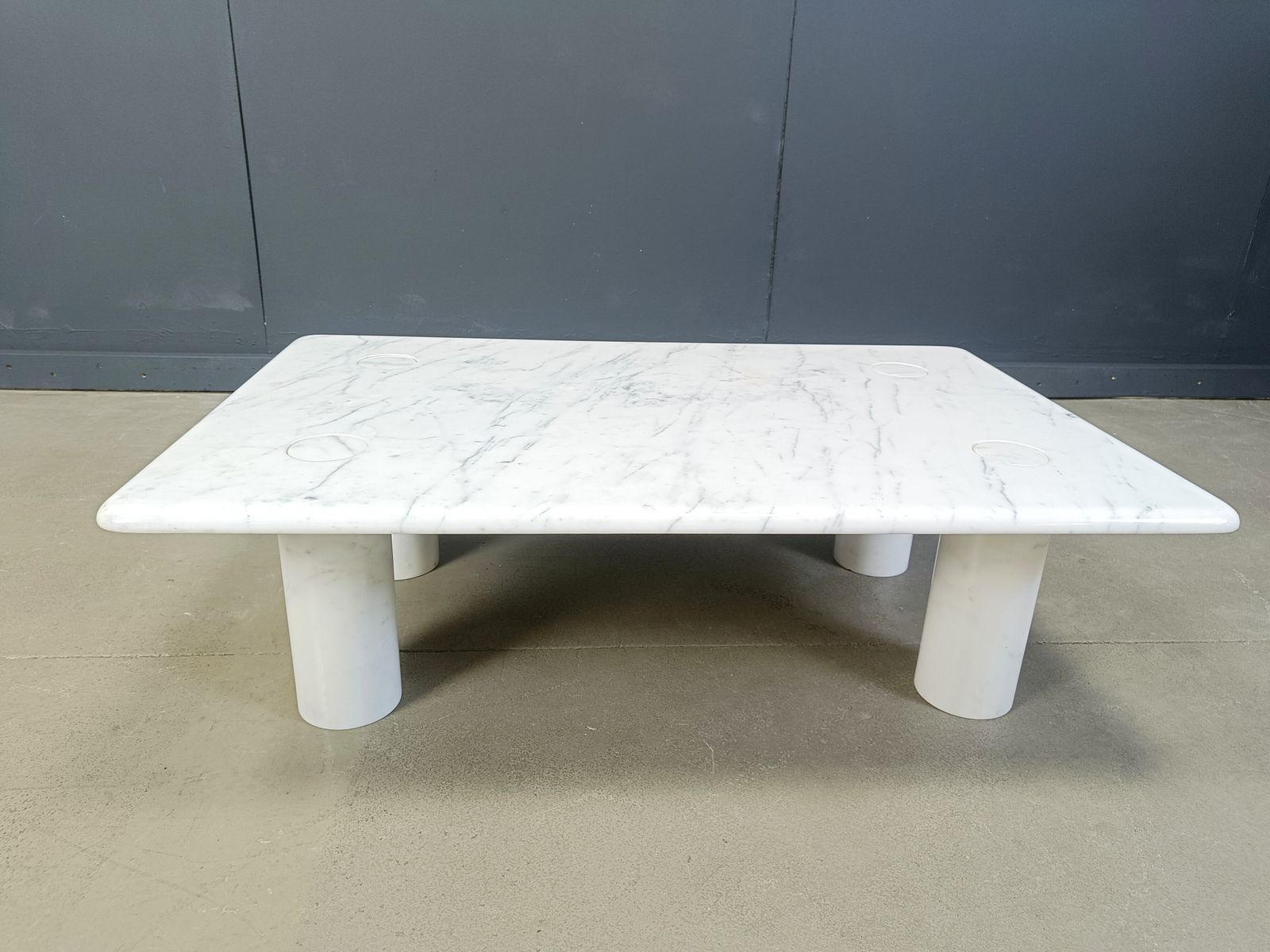 Angelo Mangiarotti Carrara Marble Coffee Table For Up&Up, Italy