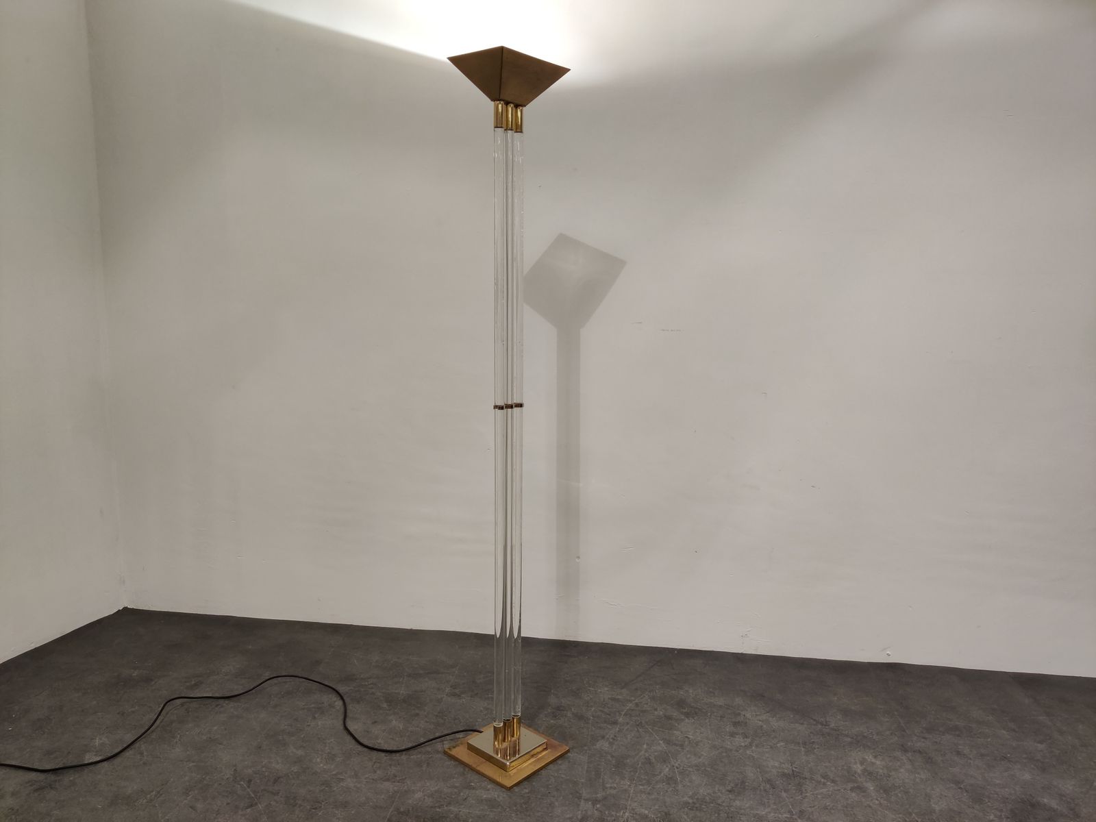 photo furniture Vintage Brass And Lucite Floor Lamp, 1970s