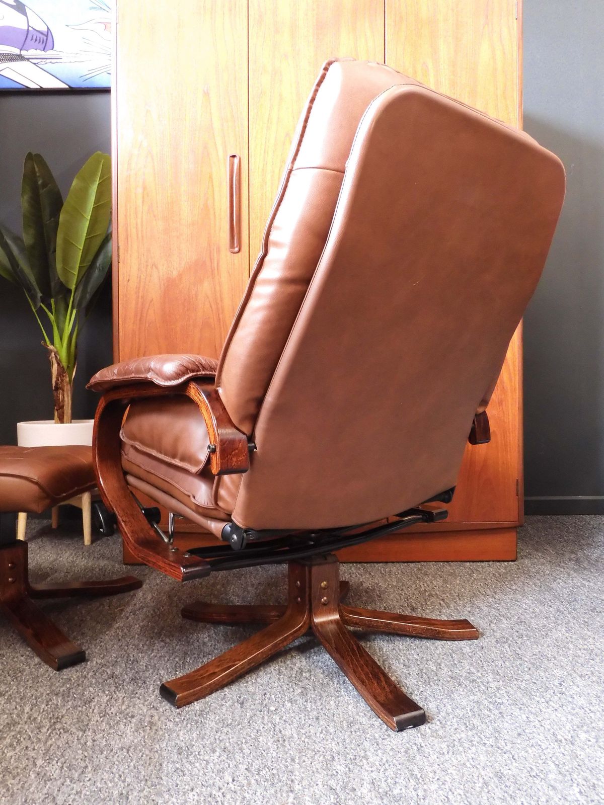 photo furniture Unico Recliner Armchair And Ottoman In Teak And Leather – Denmark, 1960s/1970s