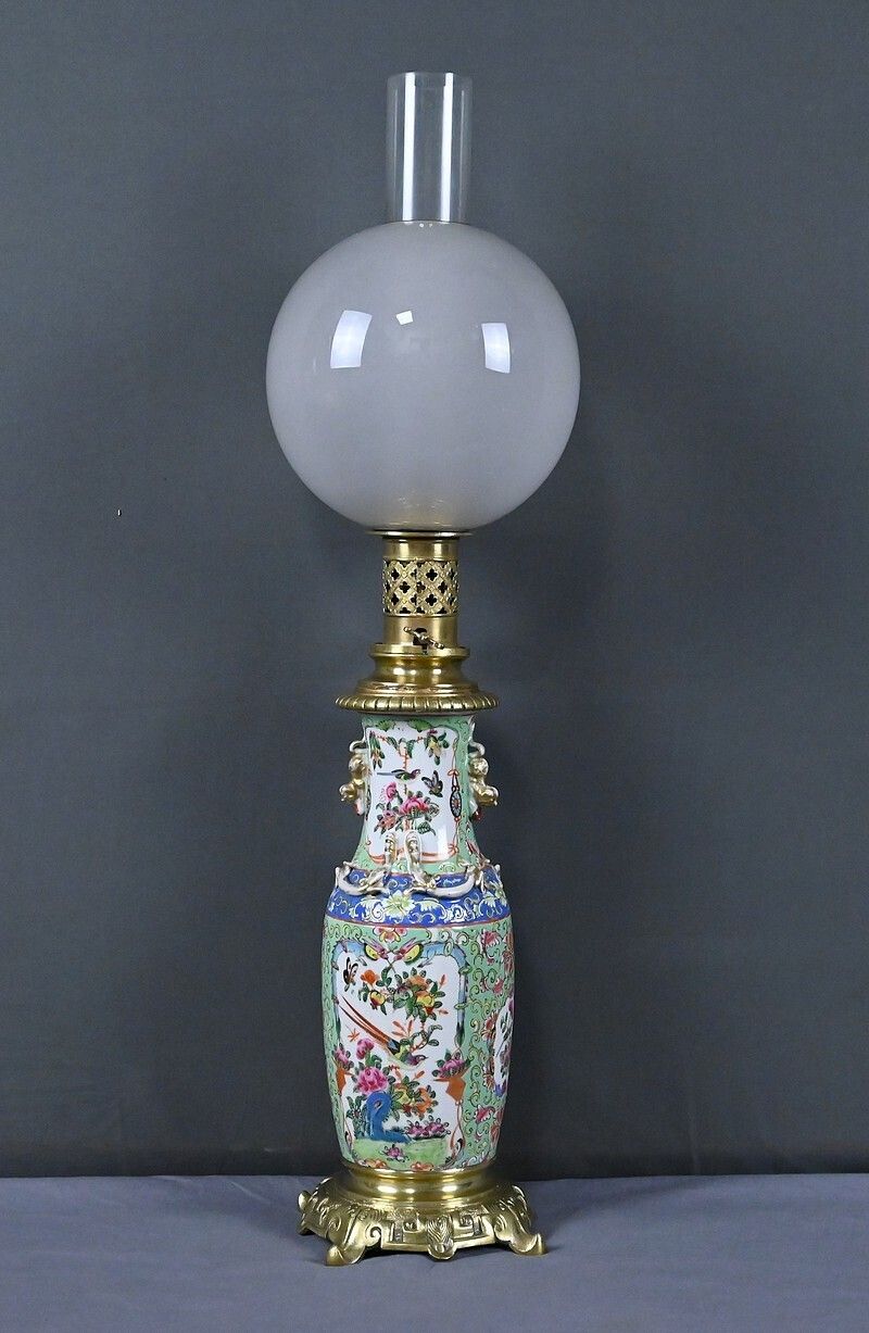 Canton Porcelain & Bronze Oil Lamp, Qing Dynasty, China – Late 19th Century photo vinterior