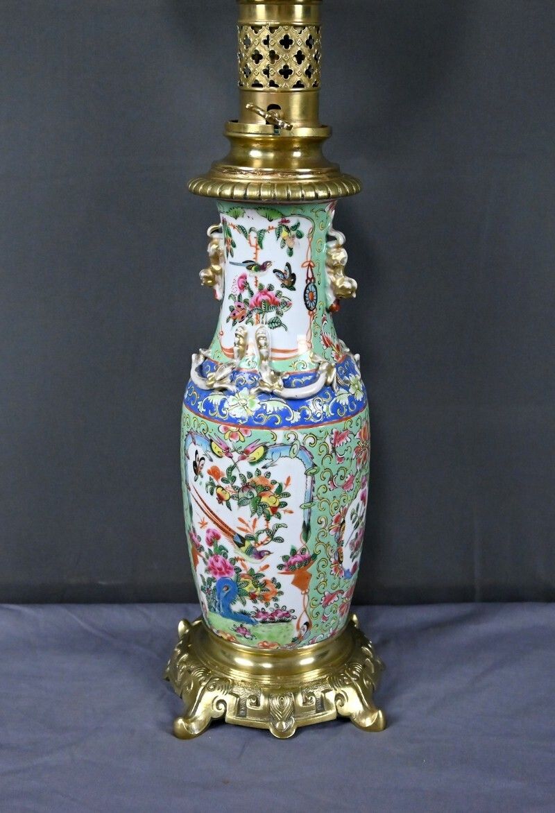 Canton Porcelain & Bronze Oil Lamp, Qing Dynasty, China – Late 19th Century photo vintage