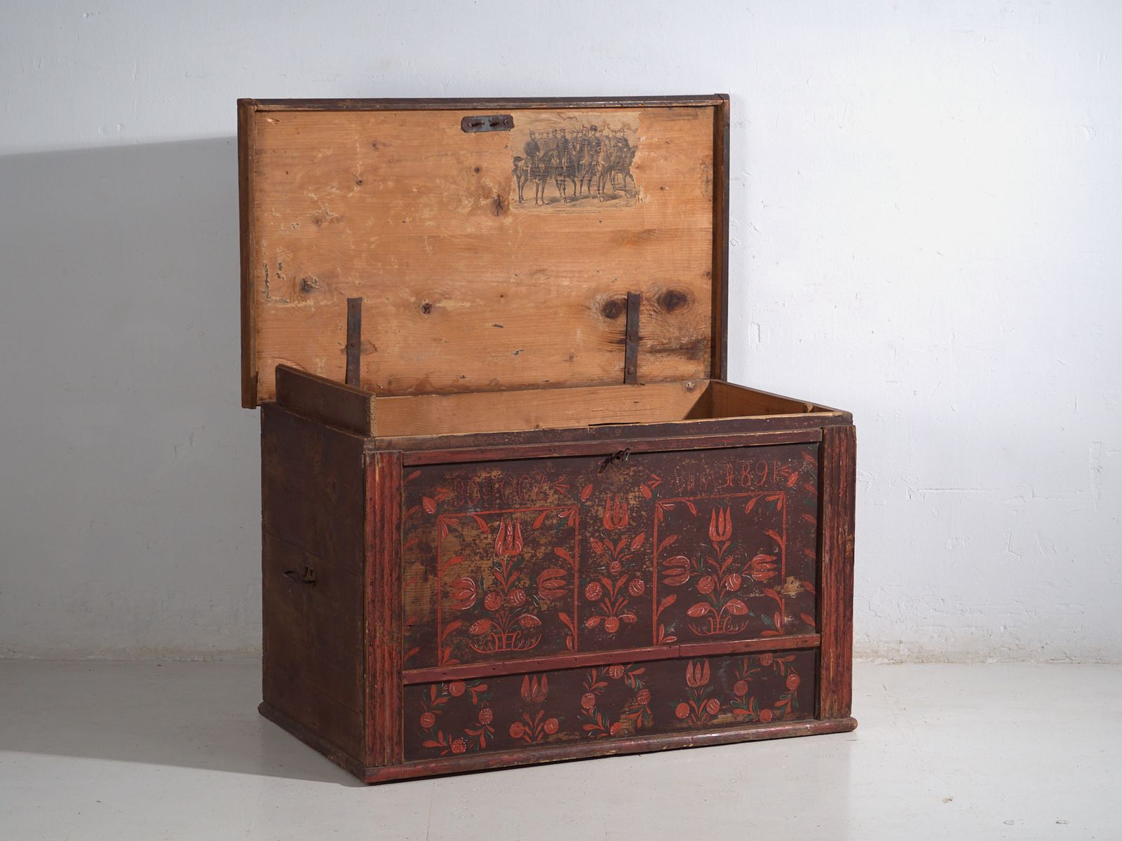 Antique Dowry Chest In Pine With Painted Tulips – Central Europe, 1891 photo Furniture
