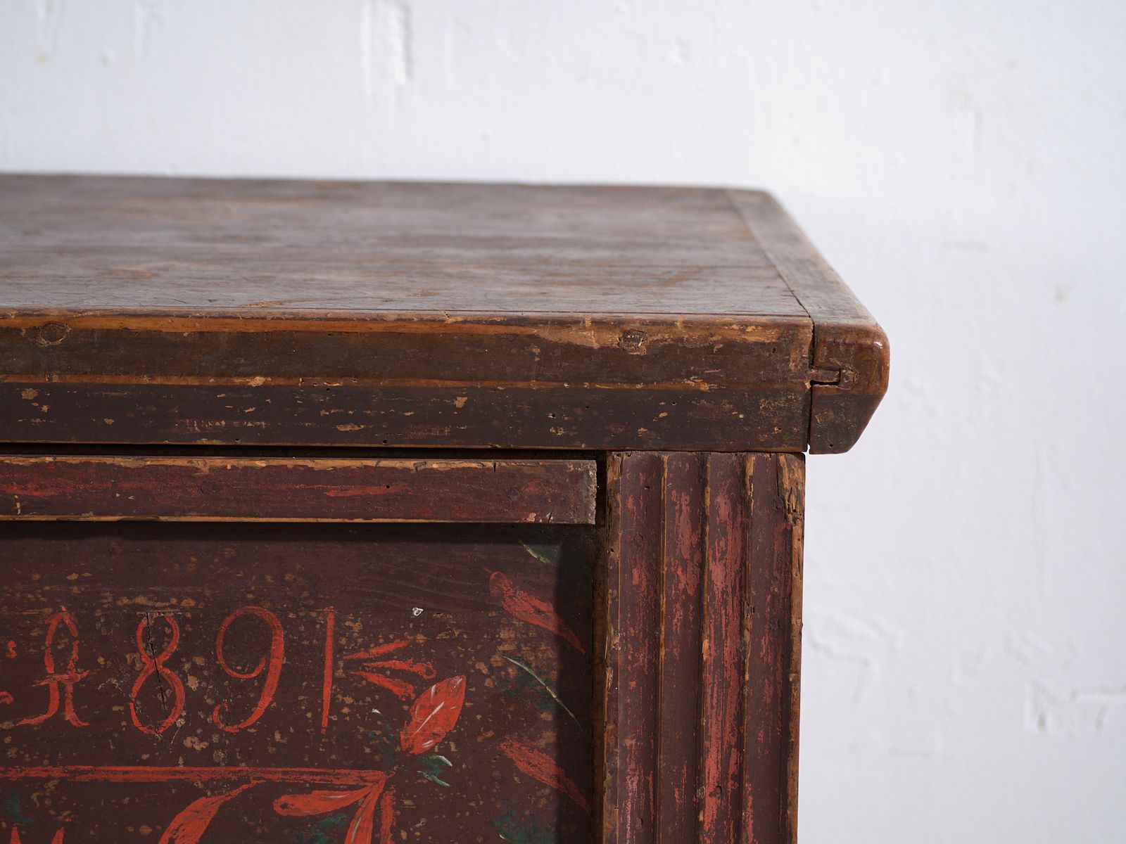 Antique Dowry Chest In Pine With Painted Tulips – Central Europe, 1891 photo vintage