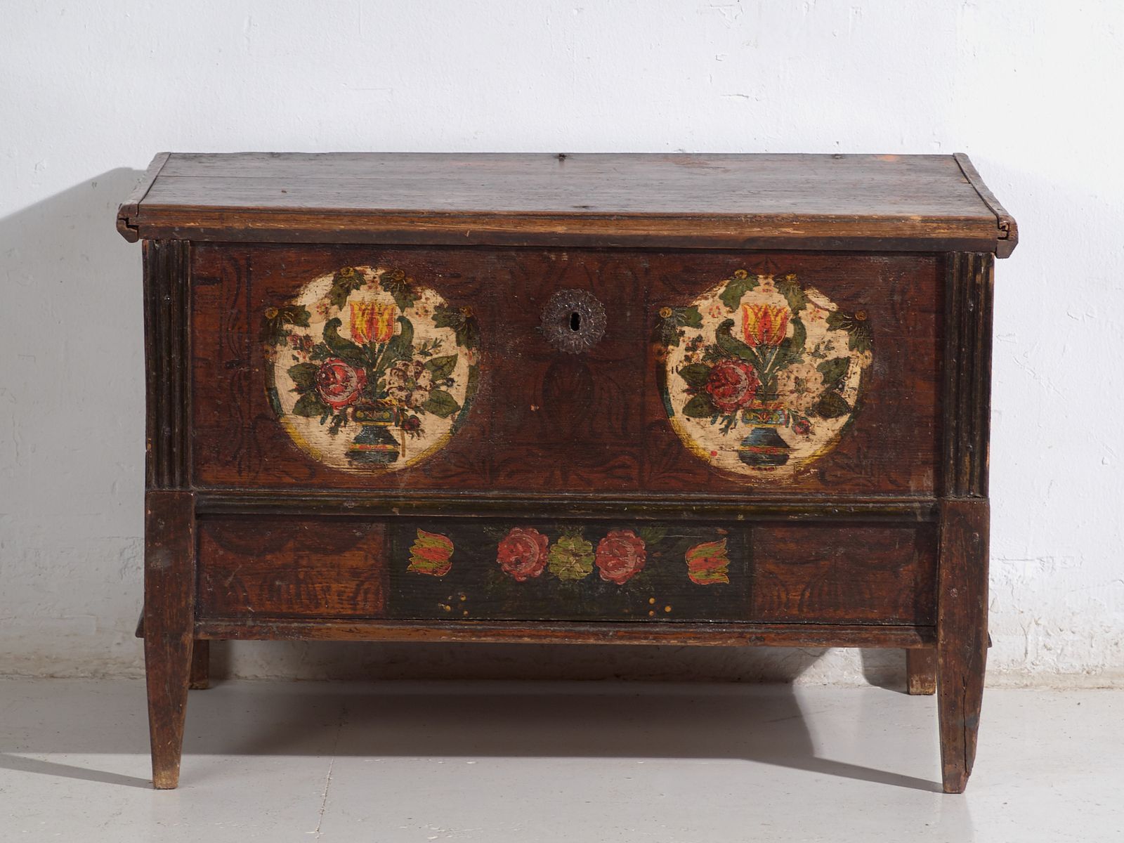 Antique Central European Polychrome Pine Dowry Chest With Floral Cartouches – Tyrol, Circa 1890 photo vinterior