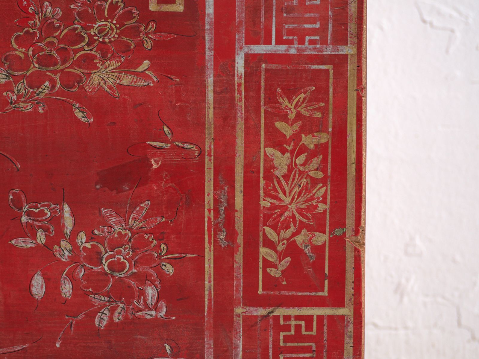 Antique Chinese Painted Trunk In Pine Wood – Dongbei, Circa 1930 photo vinterior