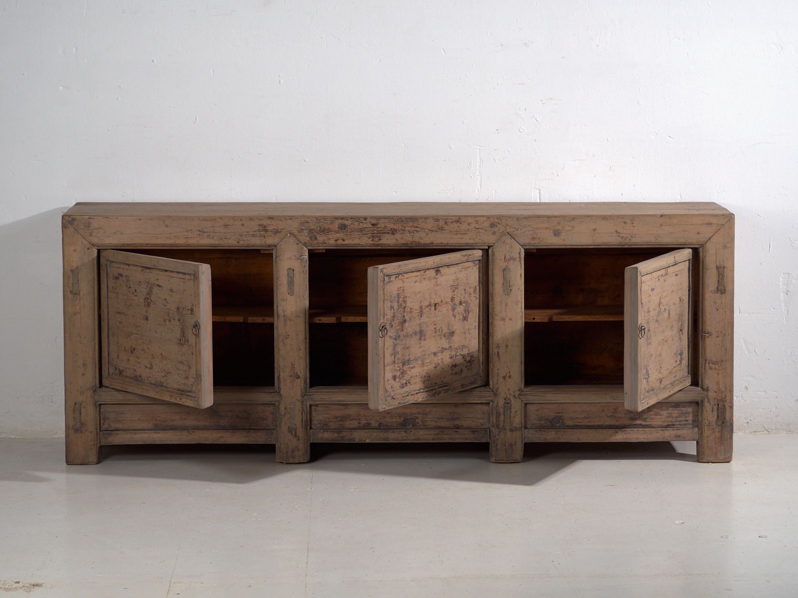 Antique Chinese Sideboard In Elm Wood – Shanxi, Circa 1920 photo vinterior