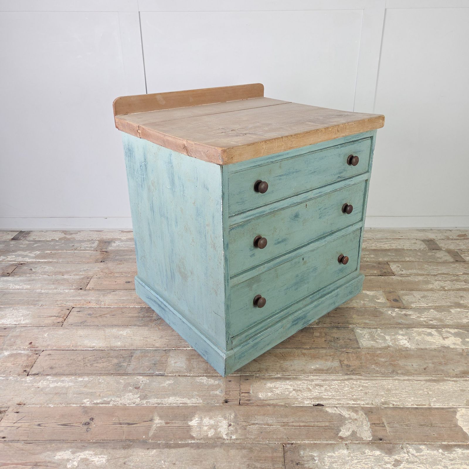 photo furniture Antique Pine Painted Chest Of Drawers With Three Drawers And Castors