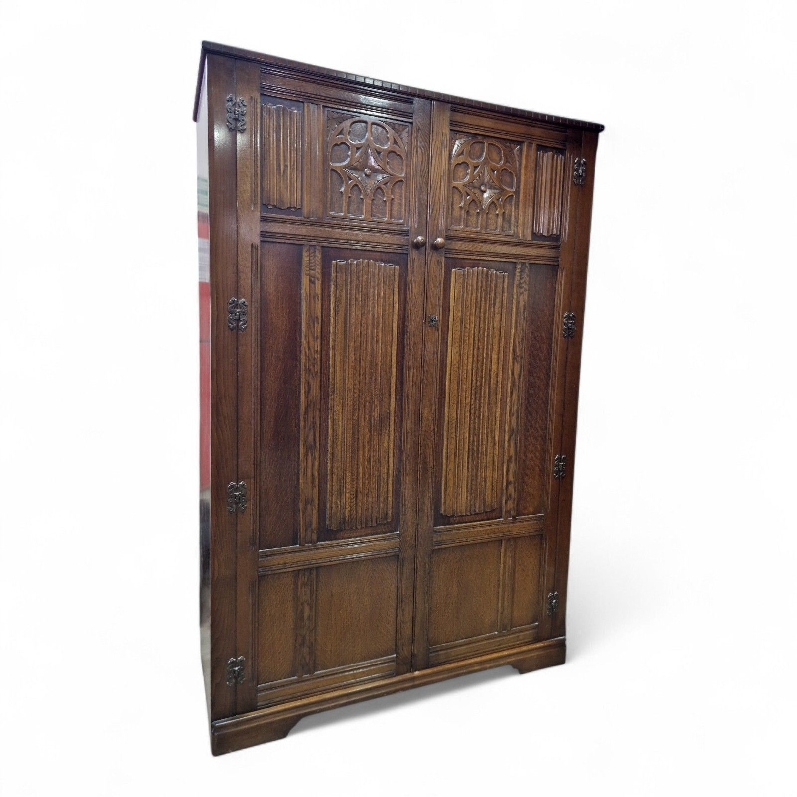 photo vinterior Large Oak Double Wardrobe Antique Carved Linenfold Panelled Wardrobe