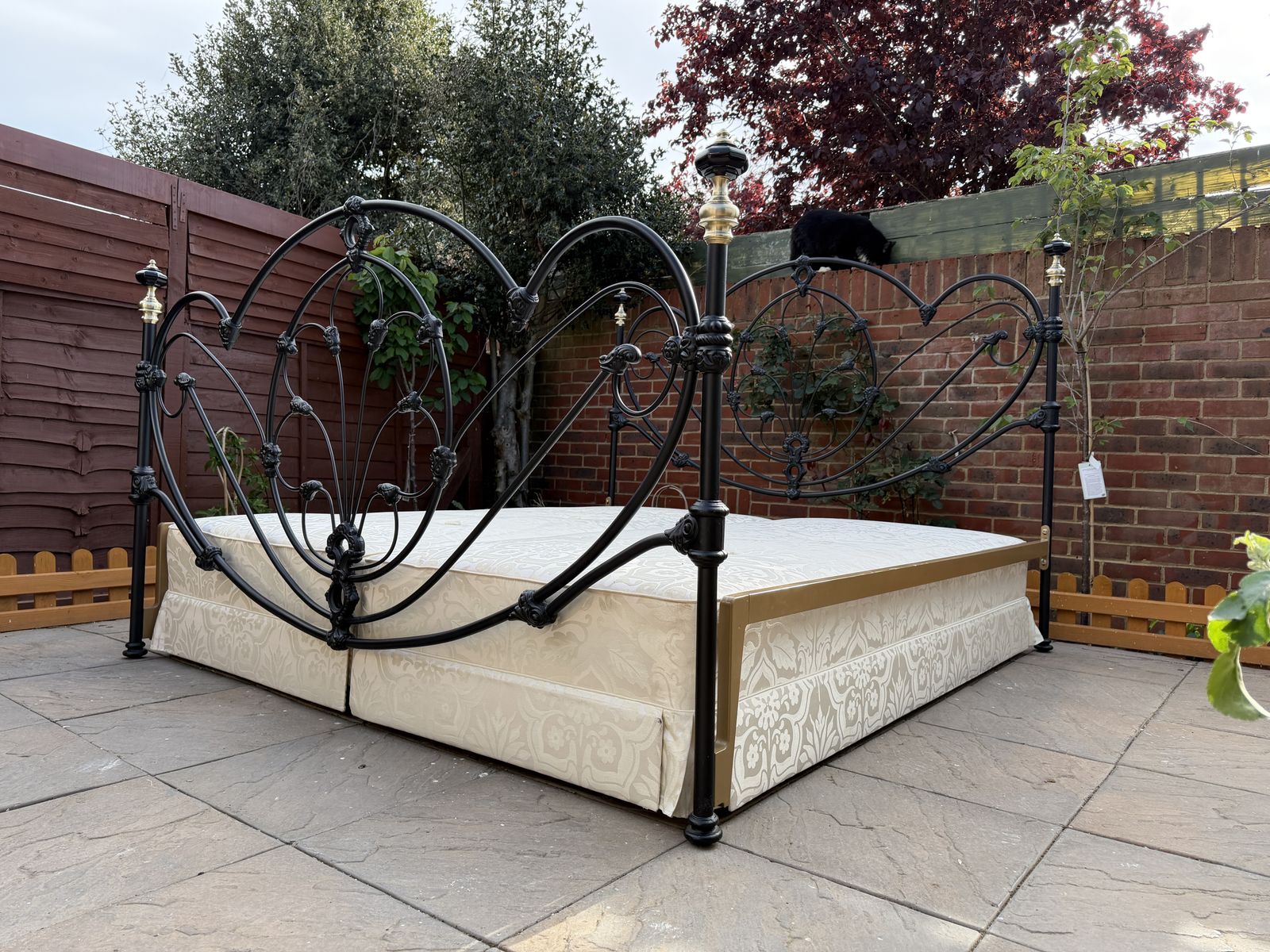 Grand & Luxurious “And So To Bed” Ornate Cast Iron, Brass And Porcelain Super King & Base    Superb Condition photo vintage