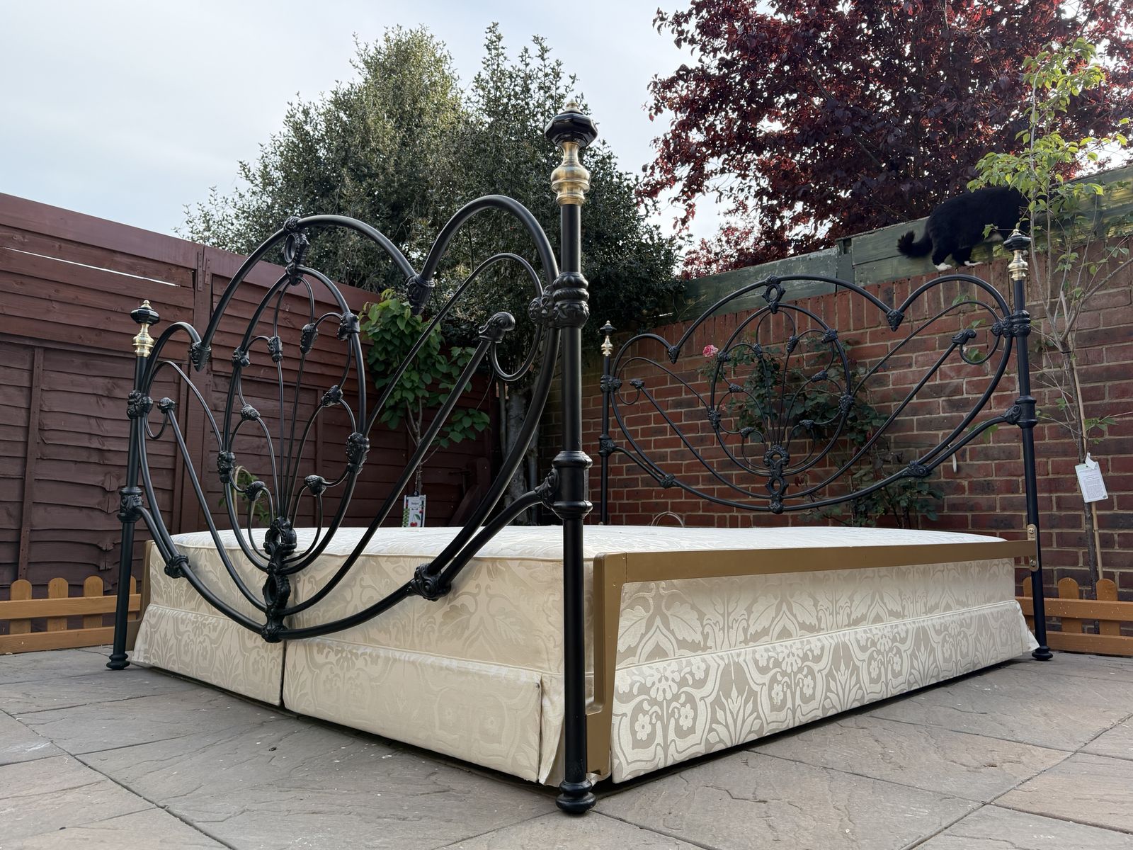 photo buy Grand & Luxurious “And So To Bed” Ornate Cast Iron, Brass And Porcelain Super King & Base    Superb Condition