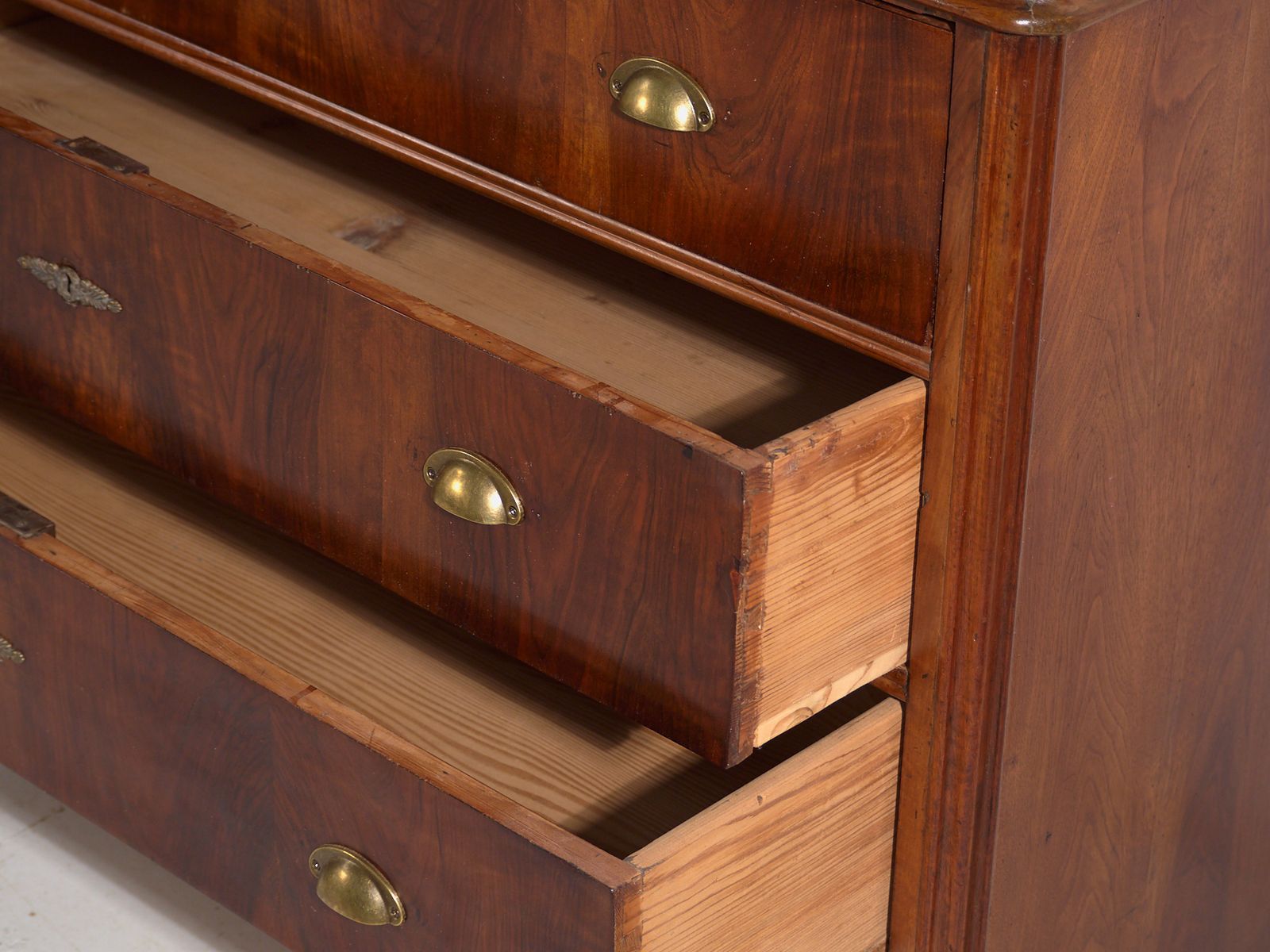 photo furniture Antique Pine Chest Of Drawers With Four Drawers And Brass Handles – Central Europe, Circa 1900