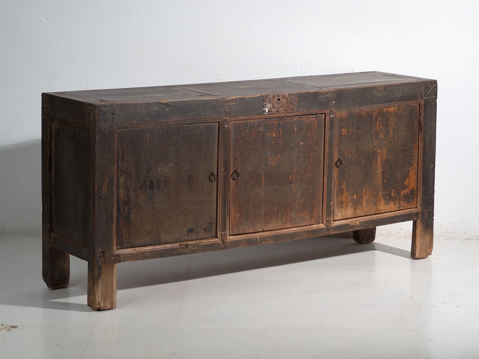 2567.0 Antique Chinese Sideboard In Solid Wood – China, Circa photo