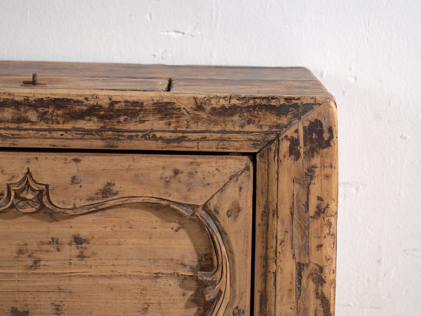 Shanxi Low Cabinet In Elm With Carved Door – China, Circa 1930 photo vinterior