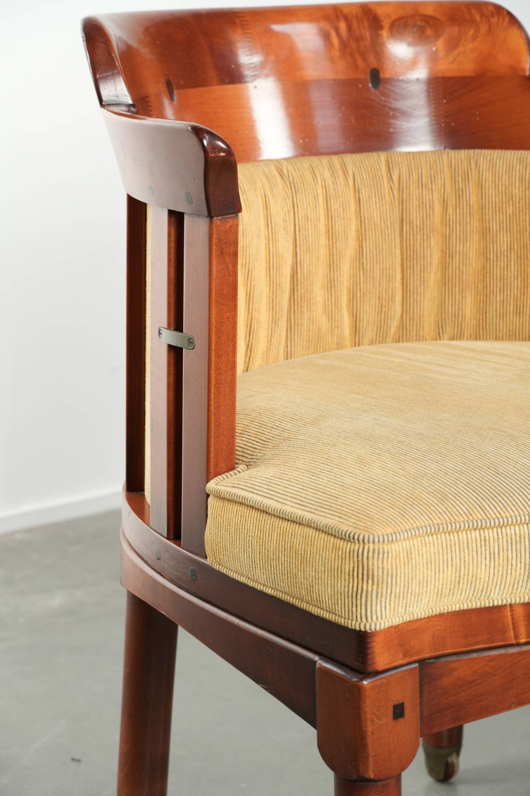 947.0 Set Of Two Beautiful Schuitema Design Side/Desk/Dining Chairs From The Shaker Series With A Wooden Frame And Luxurious Yellow Fabric Upholstery. photo