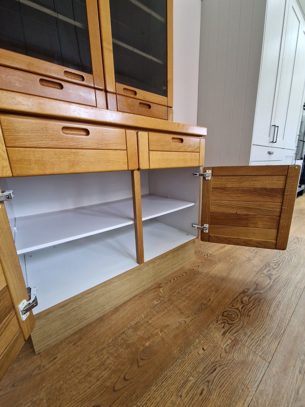 photo vintage 1970s Danish Vantinge Mobelindustri Oak Display Cabinet | Vintage Glass Fronted