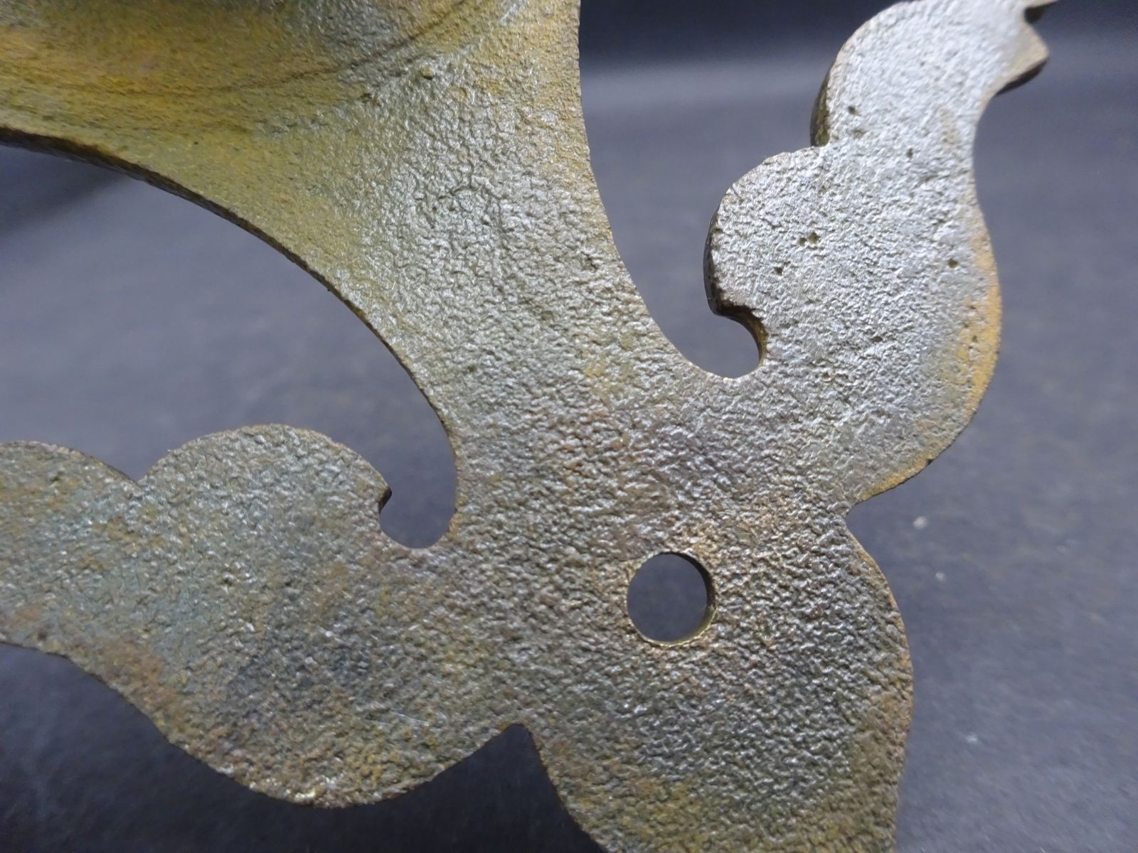 photo vintage Reclaimed Antique Brass Quatrefoil Door Bell