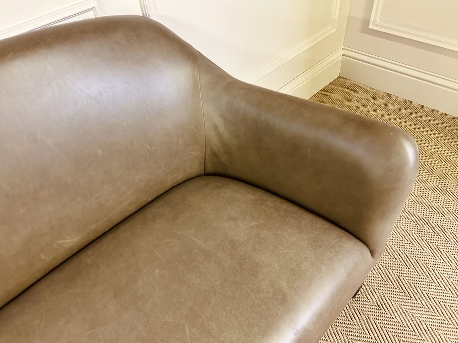 photo furniture James Uk Newington Two Seater Sofa In Taupe Leather Amazing Quality Trade £2401