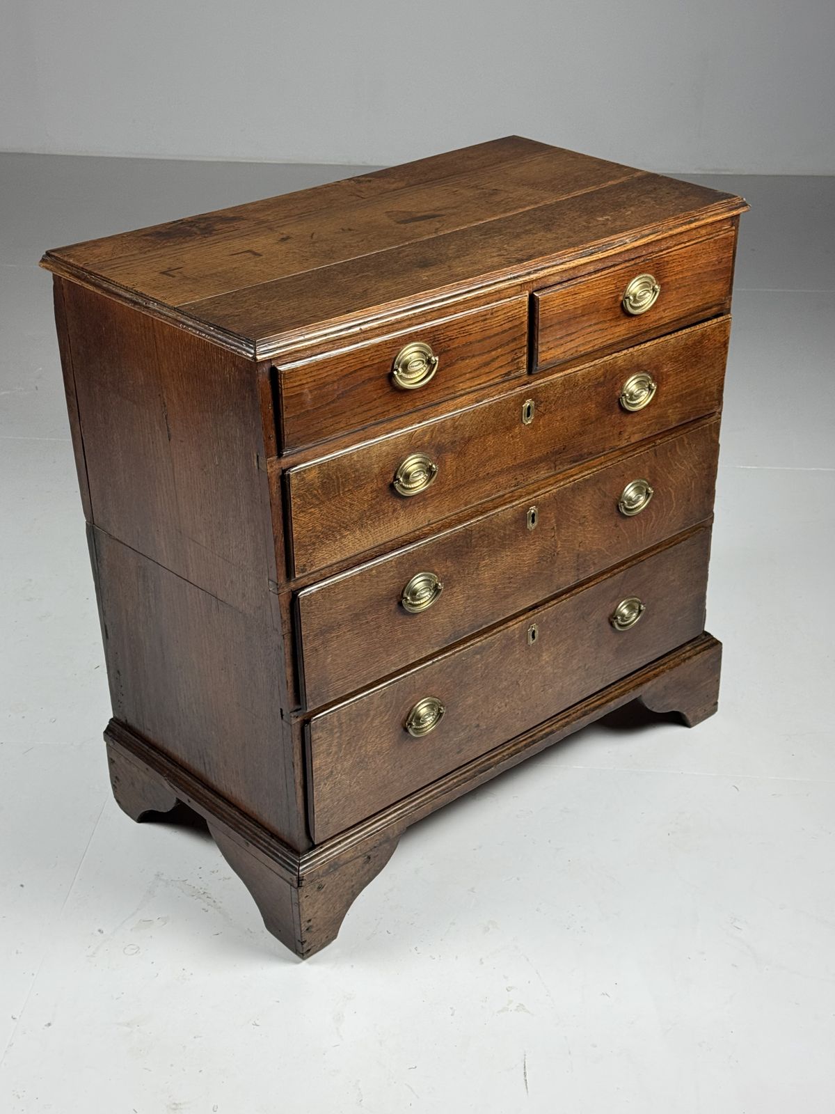 photo vintage English Chest Of Drawers Ca. 1780 Antique