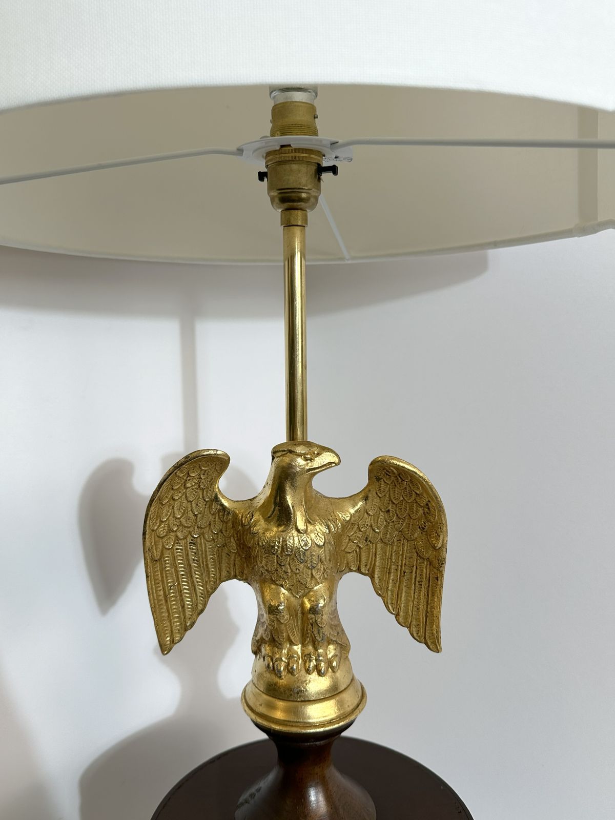 Eagle Table Lamp, Federal Style, Gilt Metal, Wooden Barrel Base, USA 1950s photo vintage