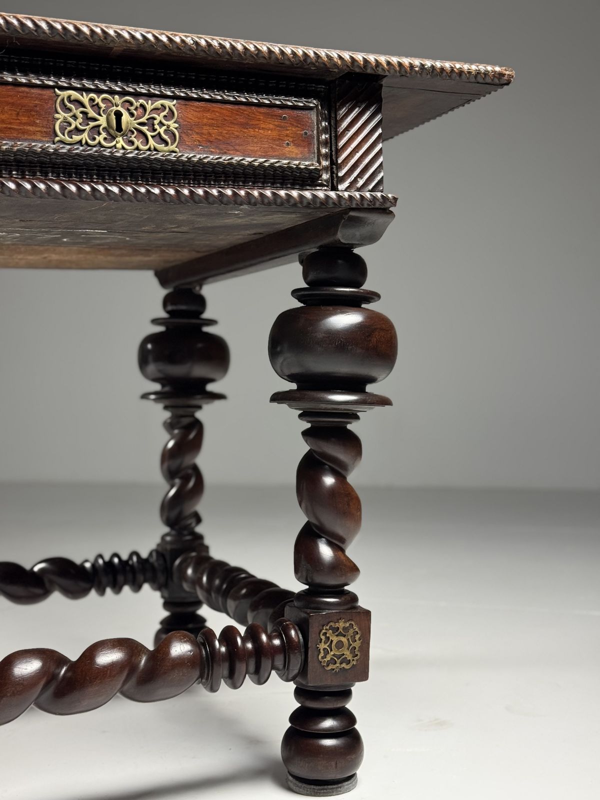 photo vintage 18th Century Portuguese Table, 18th Century And Earlier
