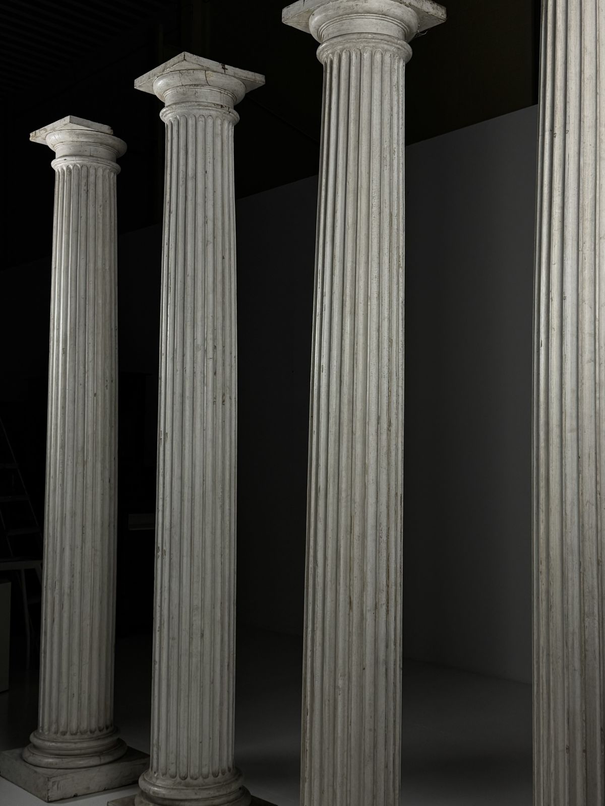 Set Of 4 Neoclassical Columns 272cm photo vinterior