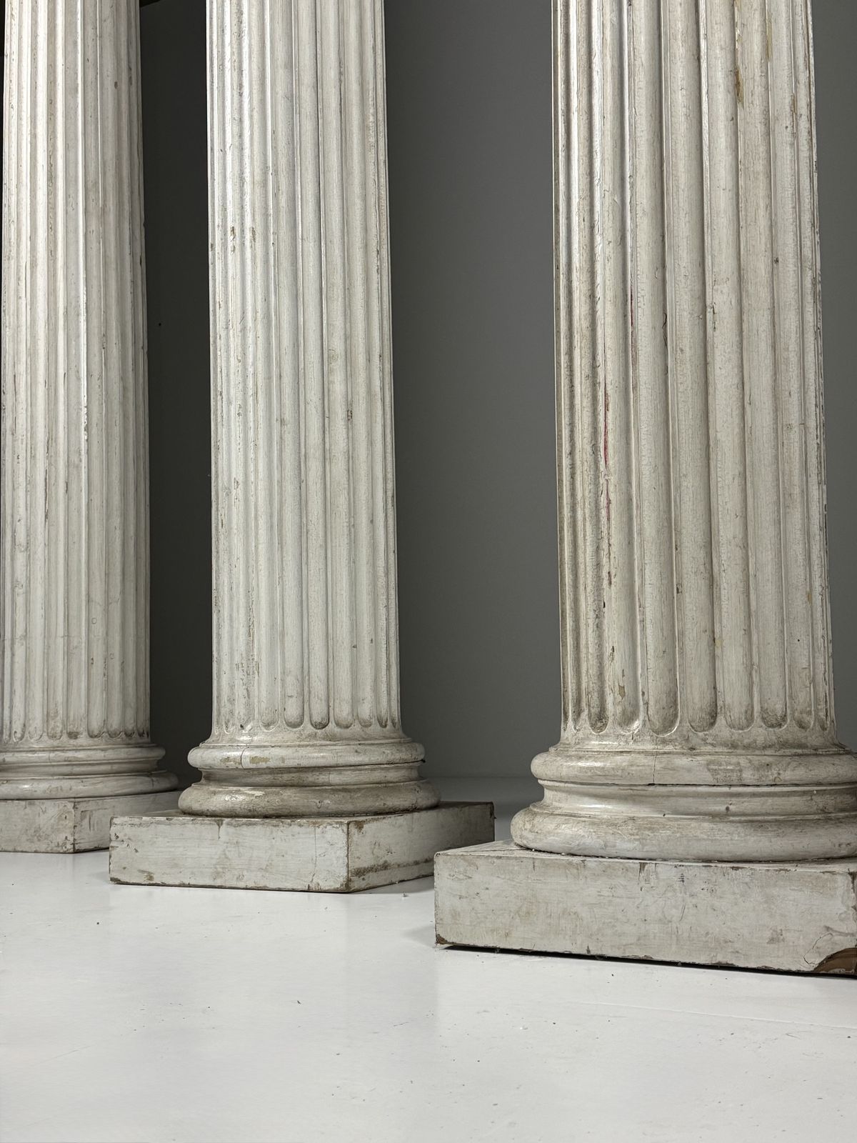 photo vintage Set Of 4 Neoclassical Columns 272cm