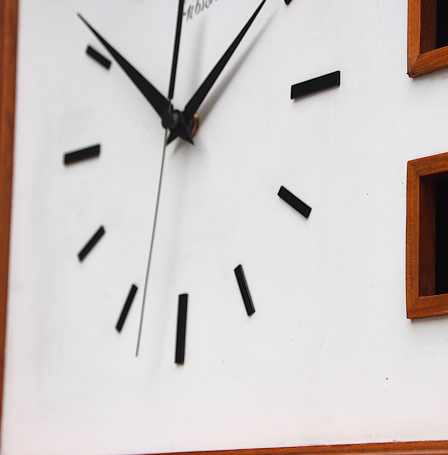photo vinterior Huge 58cm Mahogany British Day/Date Vintage Wall Clock. London Timepiece