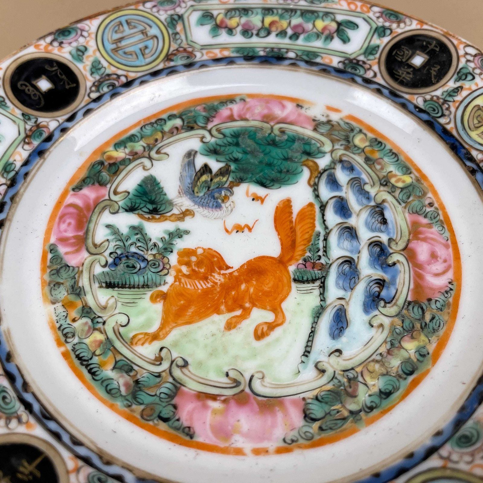 Vintage Chinese Porcelain Plate Foo Dog Hand Painted Chinoiserie Saucer Dish Famille Rose Style Decorative photo Home Decor