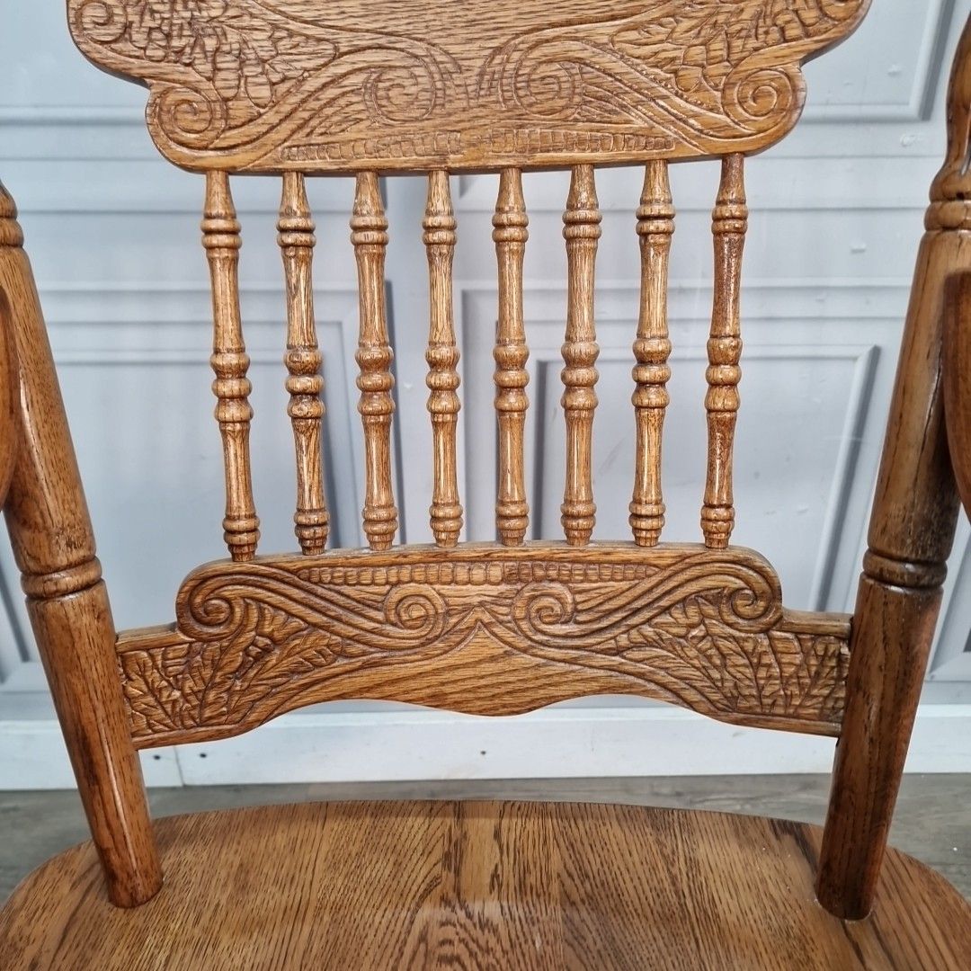 photo furniture Vintage Oak Swivel Chair Wooden Desk Seat Colonial Style Office Armchair Carved