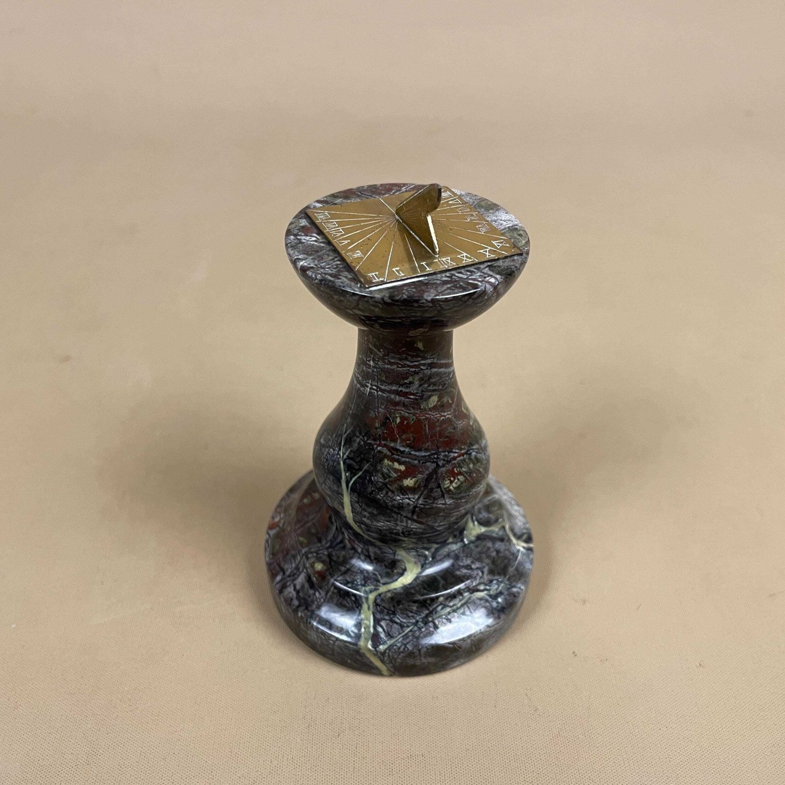 photo furniture Cornish Serpentine Sundial Stone Burgundy Red Brass Dial Vintage Desk Ornament Small Marble Style Decorative Nautical Timepiece Cornwall