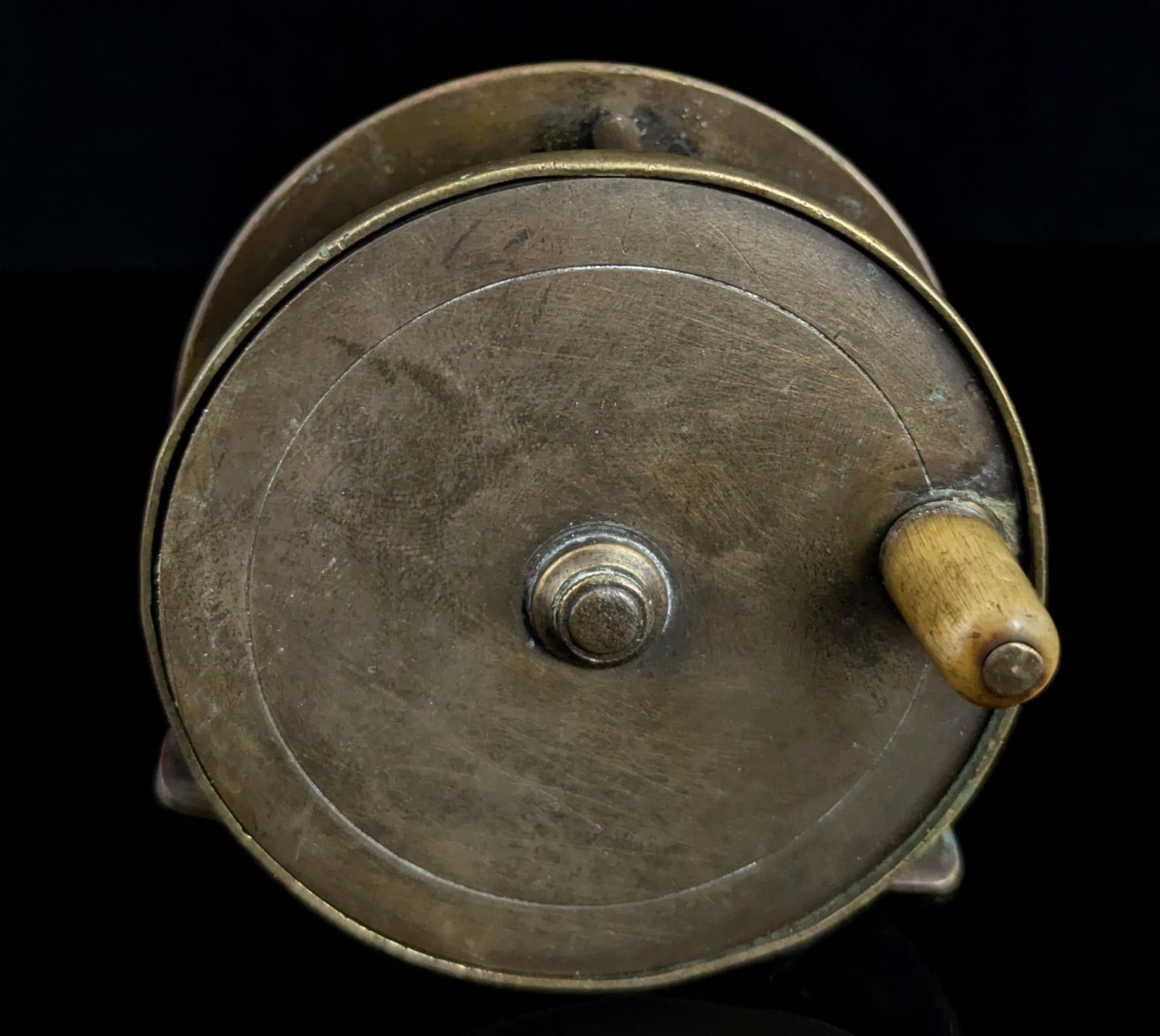 Antiek volledig messing vishengelmolen, zalm, vliegvissen photo Woonaccessoires
