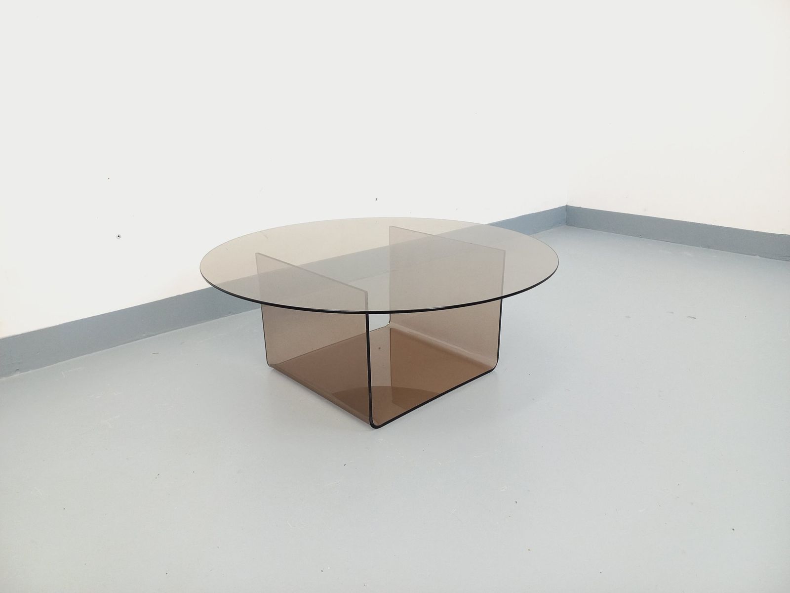 Round Space Age Coffee Table In Smoked Glass And Plexiglass