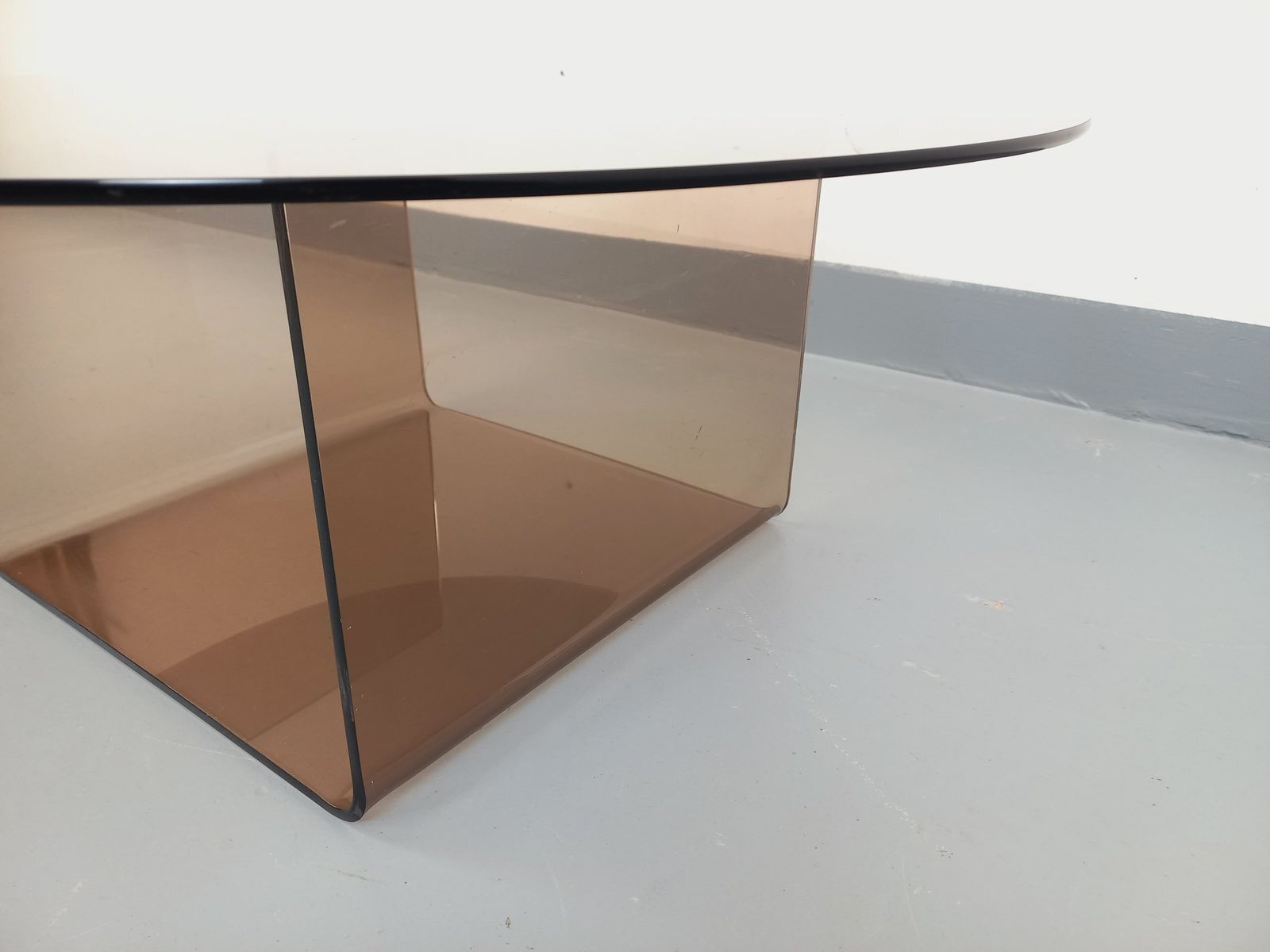 photo buy Round Space Age Coffee Table In Smoked Glass And Plexiglass
