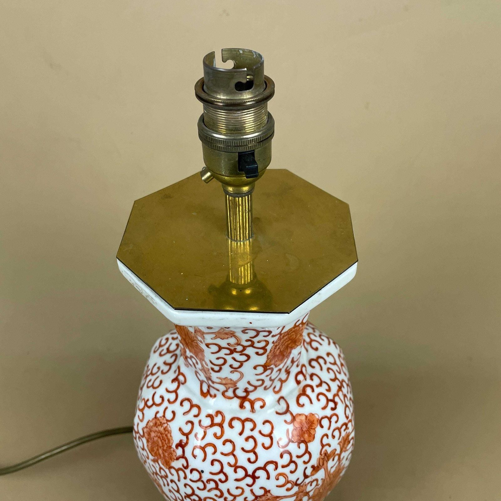 Oriental Ceramic Lamp Orange White Ginger Jar Hand Painted Floral Light Table Brass Gold Chinoiserie Chinese Ornate Pattern Wood Base photo 179.0