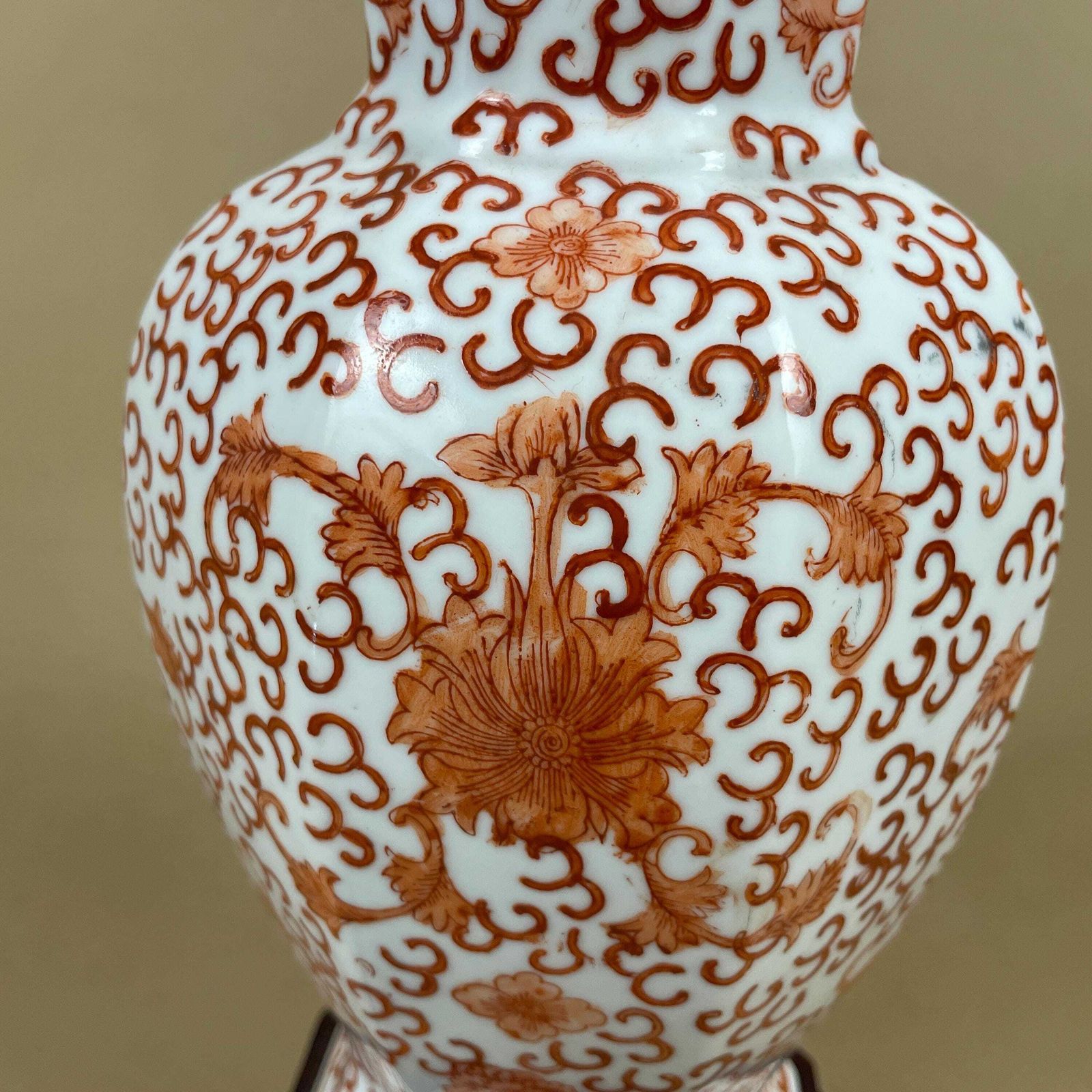 photo furniture Oriental Ceramic Lamp Orange White Ginger Jar Hand Painted Floral Light Table Brass Gold Chinoiserie Chinese Ornate Pattern Wood Base