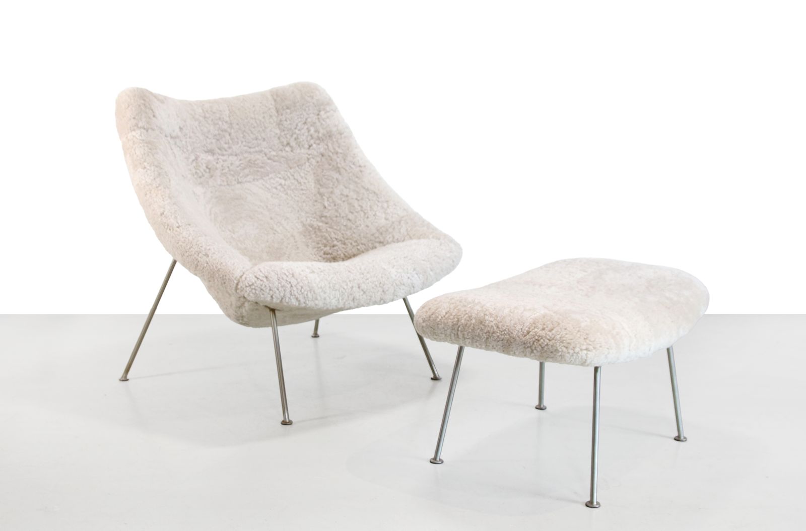 Artifort Oyster F157 Armchair With Ottoman By Pierre Paulin In Sheepskin